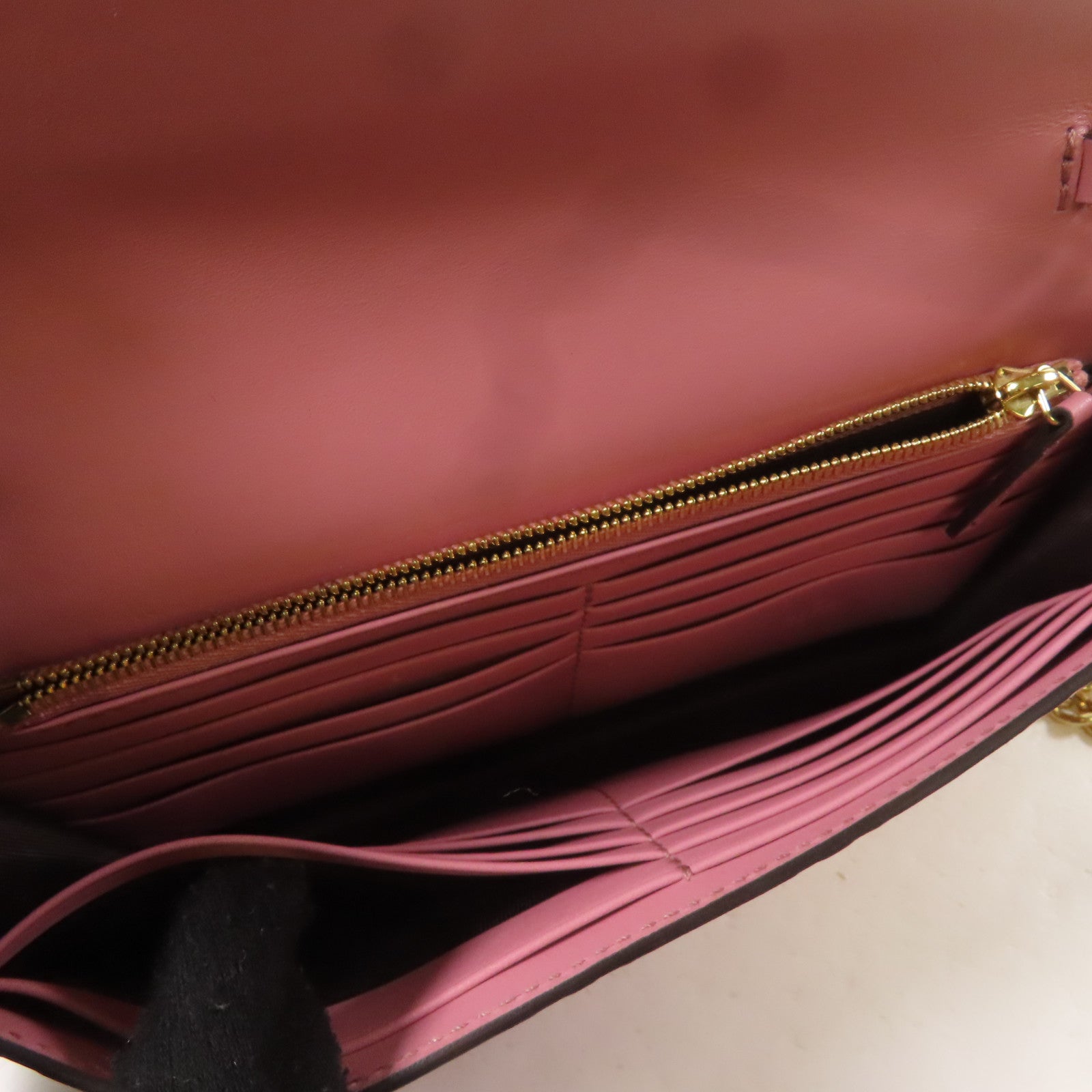 GUCCI 牛皮皮Wallet On Chain金扣鏈帶肩背袋粉紅色