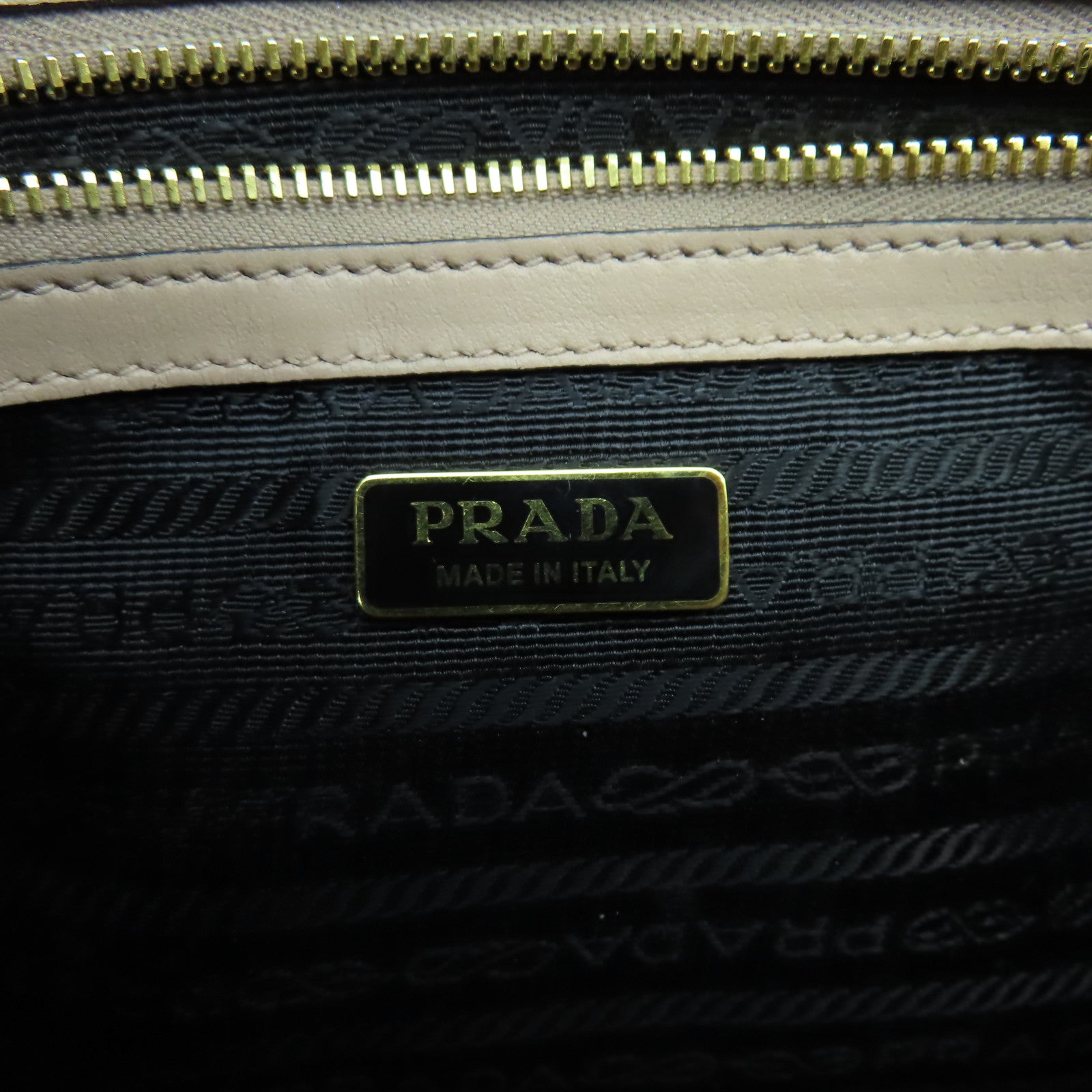 PRADA 【激減優惠】Saffiano皮革Shoulder Bag金扣肩背袋裸色