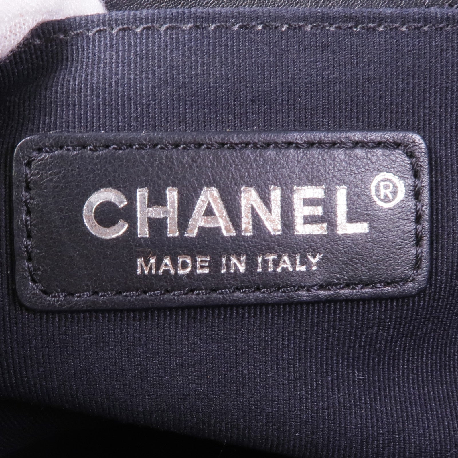 CHANEL 羊皮皮革Boy 25銀扣鏈帶肩背袋