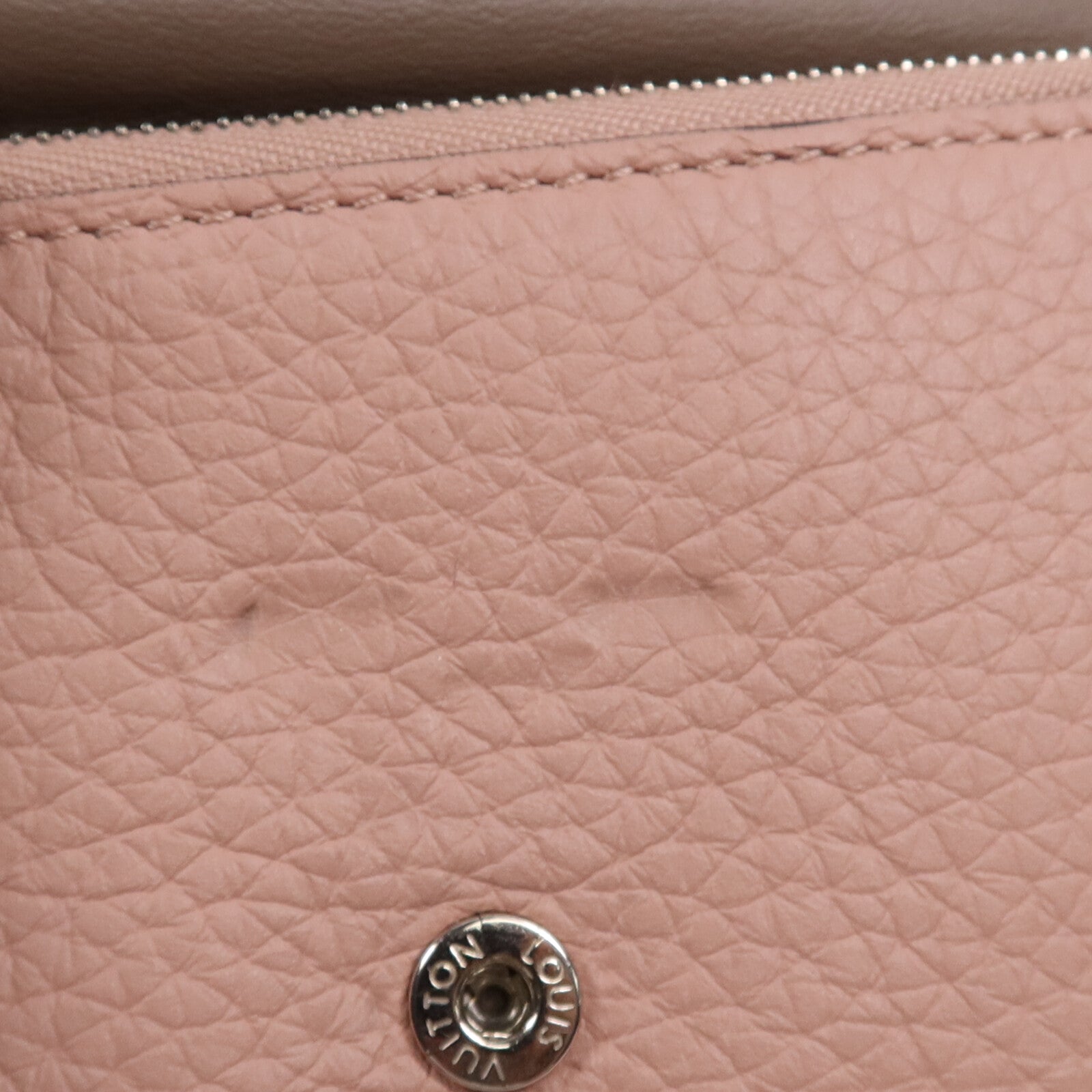 LOUIS VUITTON Taurillon皮革Capucines Compact銀扣錢包