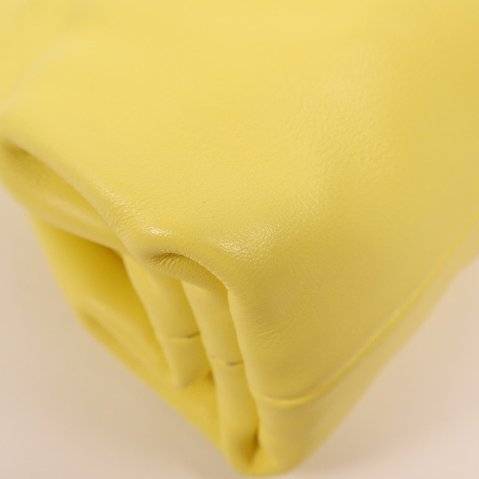 BOTTEGA VENETA 羊皮皮革Pouch Shoulder肩背袋