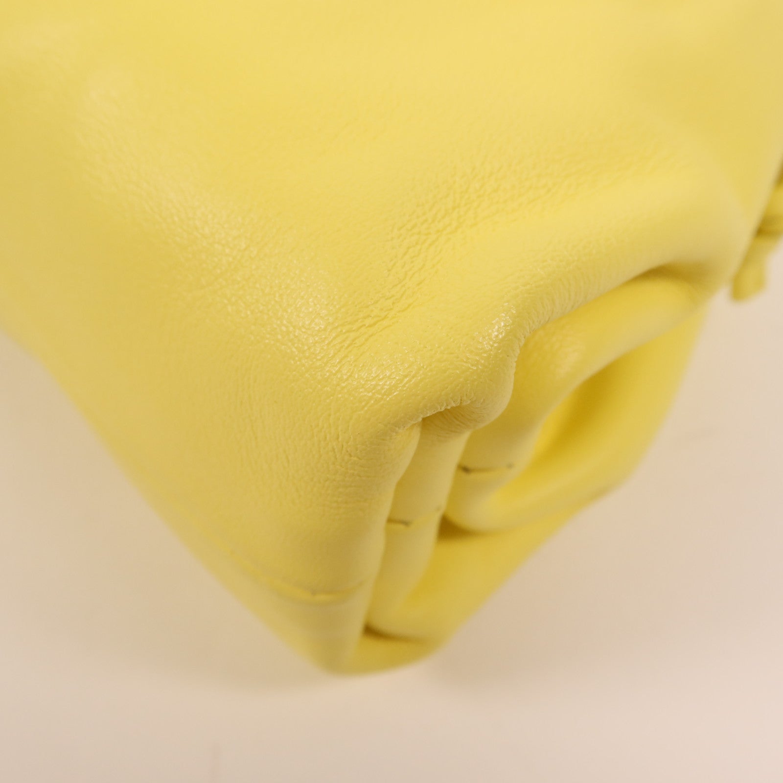 BOTTEGA VENETA 羊皮皮革Pouch Shoulder肩背袋