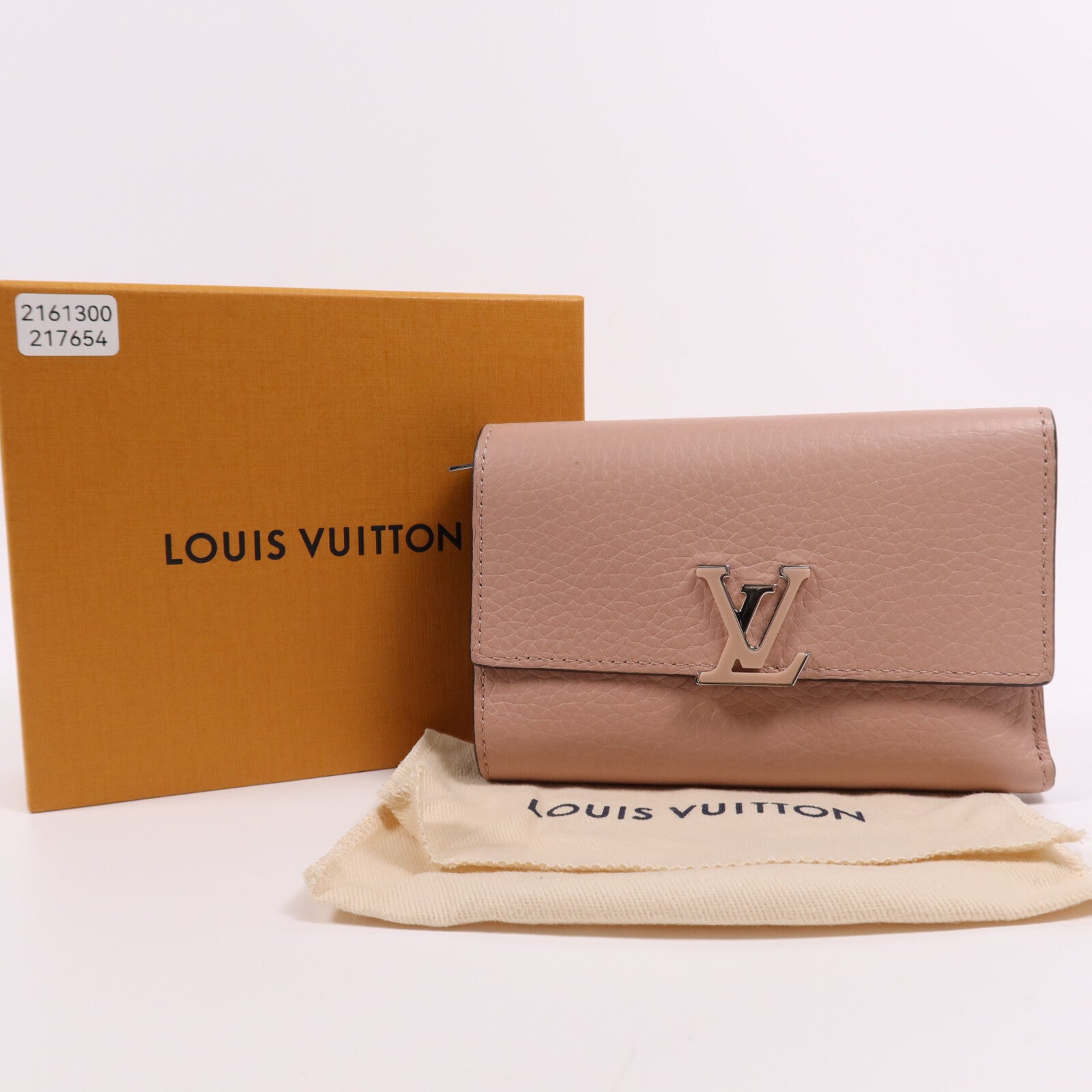 LOUIS VUITTON Taurillon皮革Capucines Compact銀扣錢包