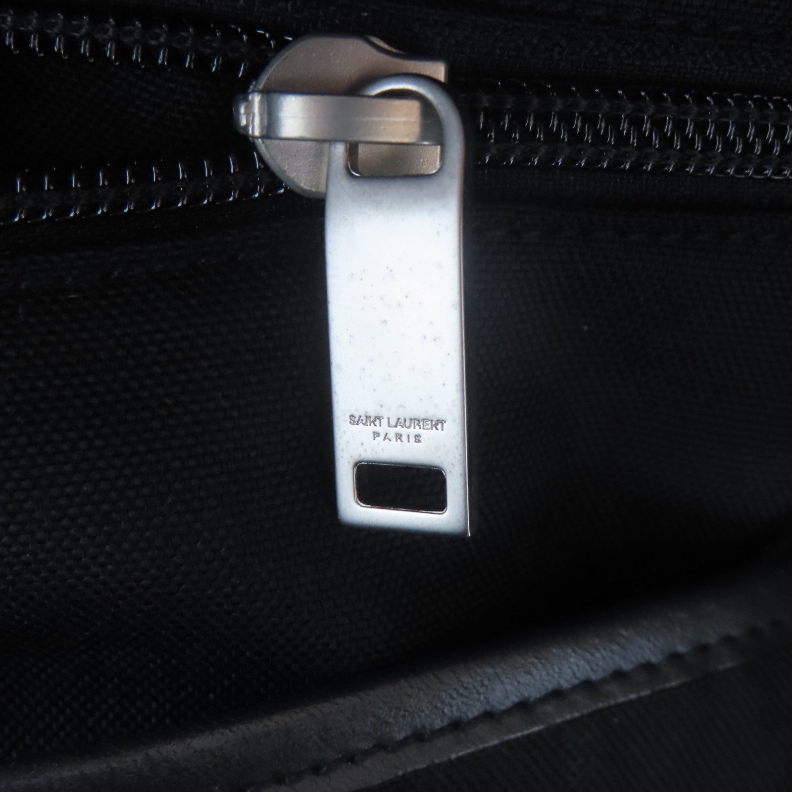 SAINT LAURENT 皮革Backpack銀扣背包黑色