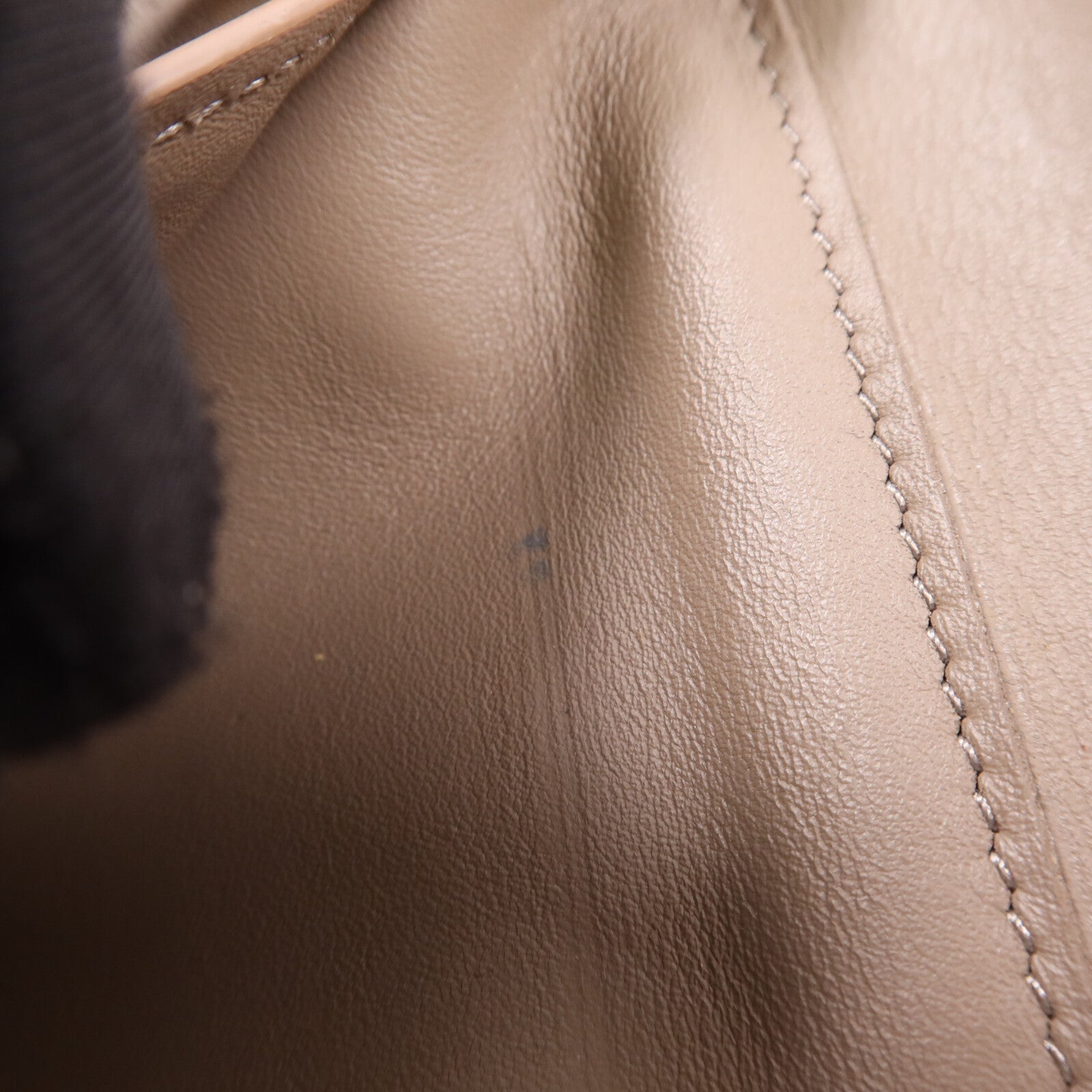 LOUIS VUITTON Taurillon皮革Capucines Compact銀扣錢包