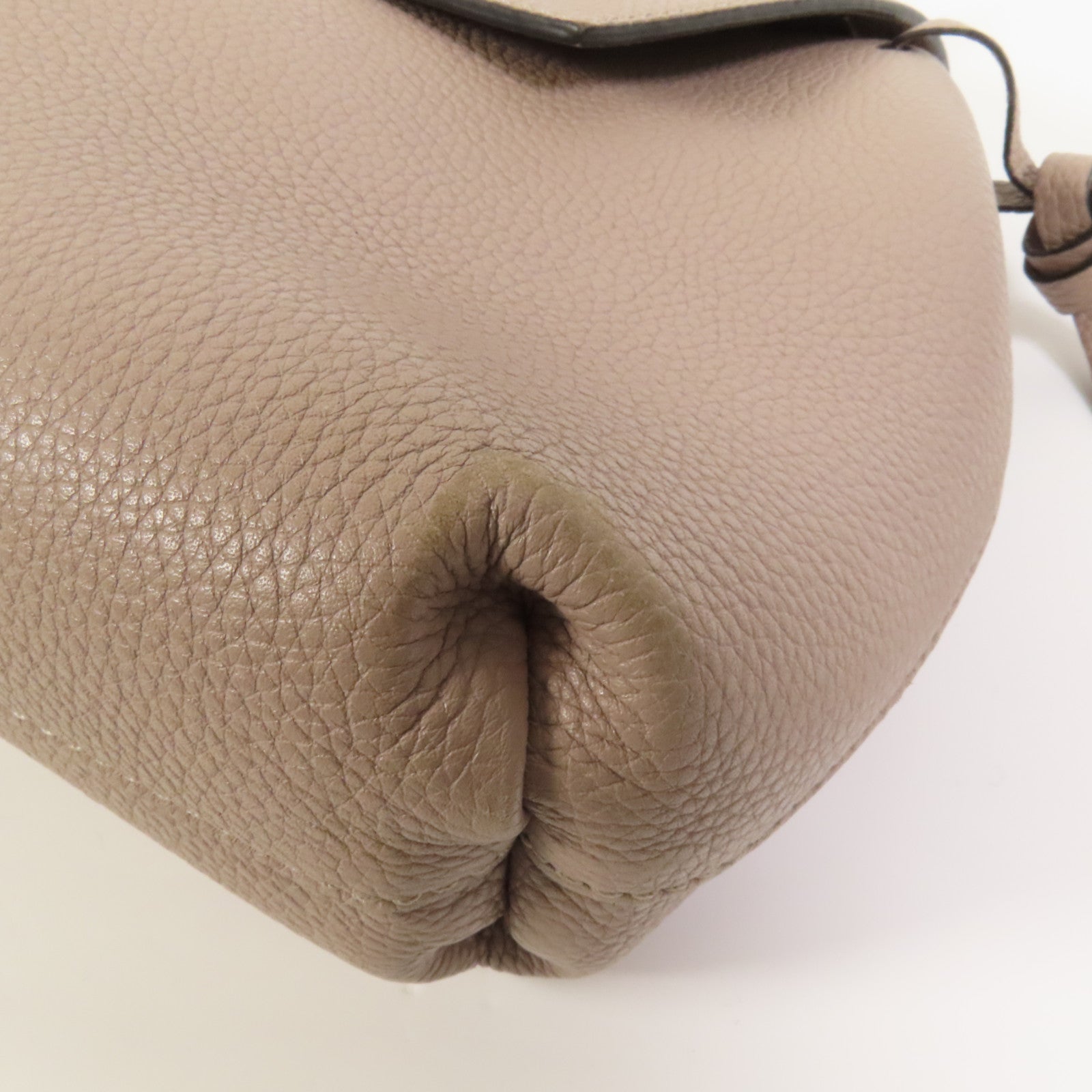 Valentino 牛皮皮革Vring金扣肩背袋