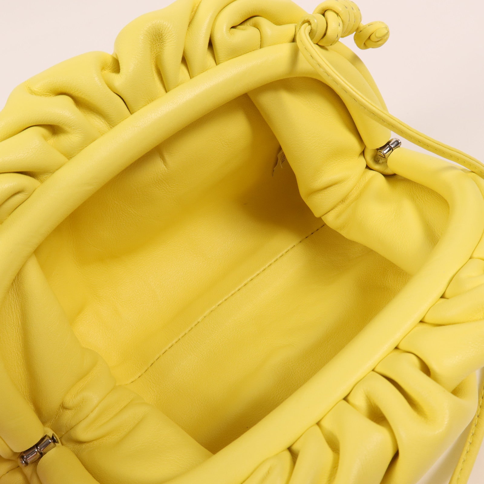 BOTTEGA VENETA 羊皮皮革Pouch Shoulder肩背袋