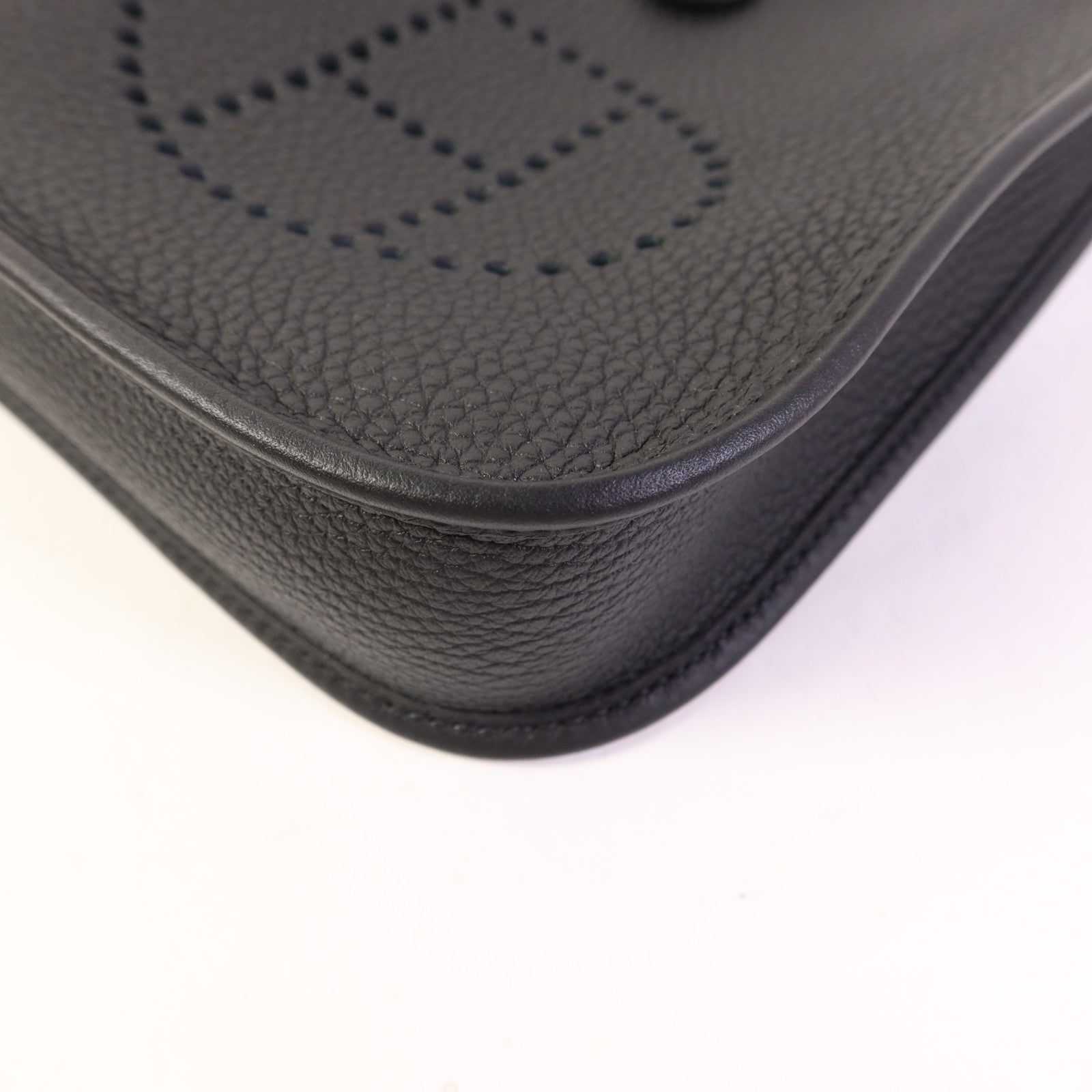 HERMES Clemence皮革Evelyne TPM銀扣肩背袋Noir