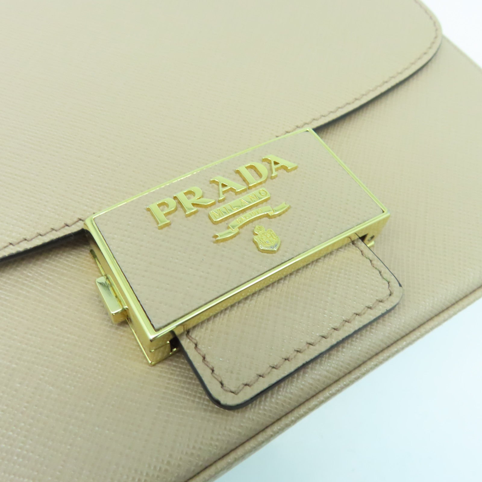 PRADA 【激減優惠】Saffiano皮革Shoulder Bag金扣肩背袋裸色
