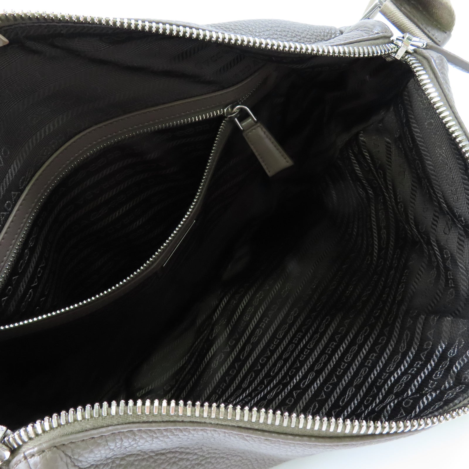 PRADA 牛皮皮革Shoulder Bag銀扣肩背袋