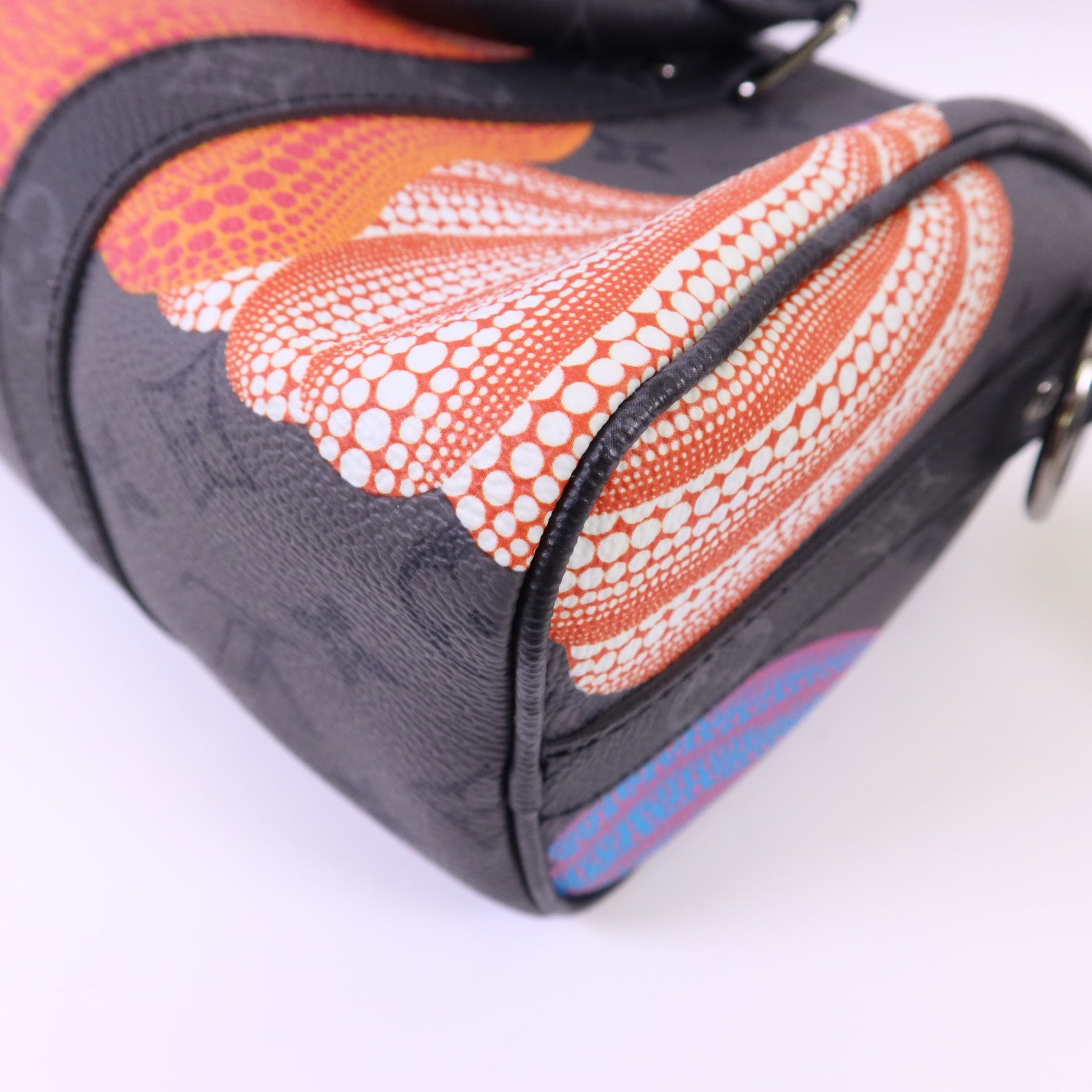 LOUIS VUITTON Monogram Eclipse Reverse LV x YK Keepall 25銀扣手挽肩背兩用袋