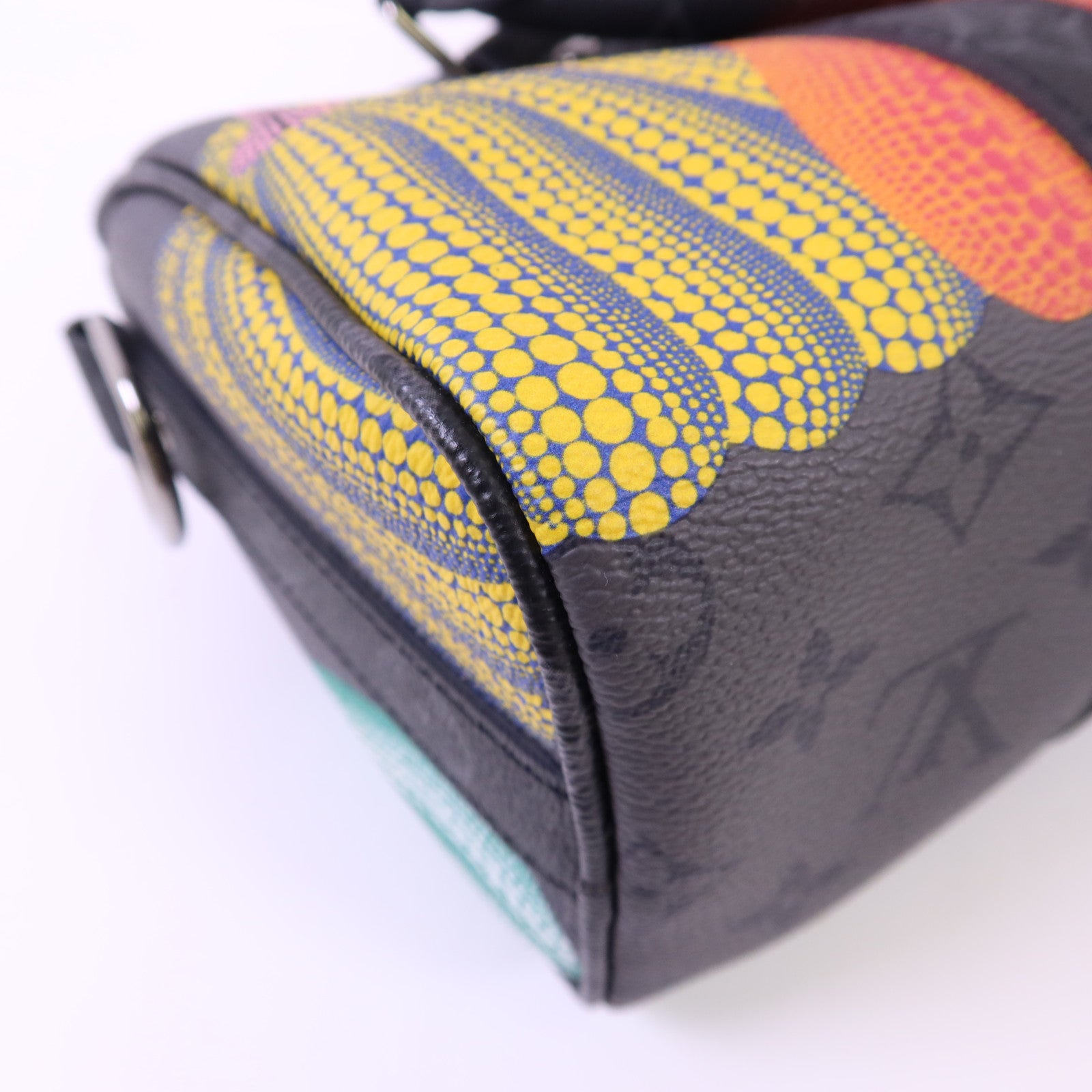 LOUIS VUITTON Monogram Eclipse Reverse LV x YK Keepall 25銀扣手挽肩背兩用袋