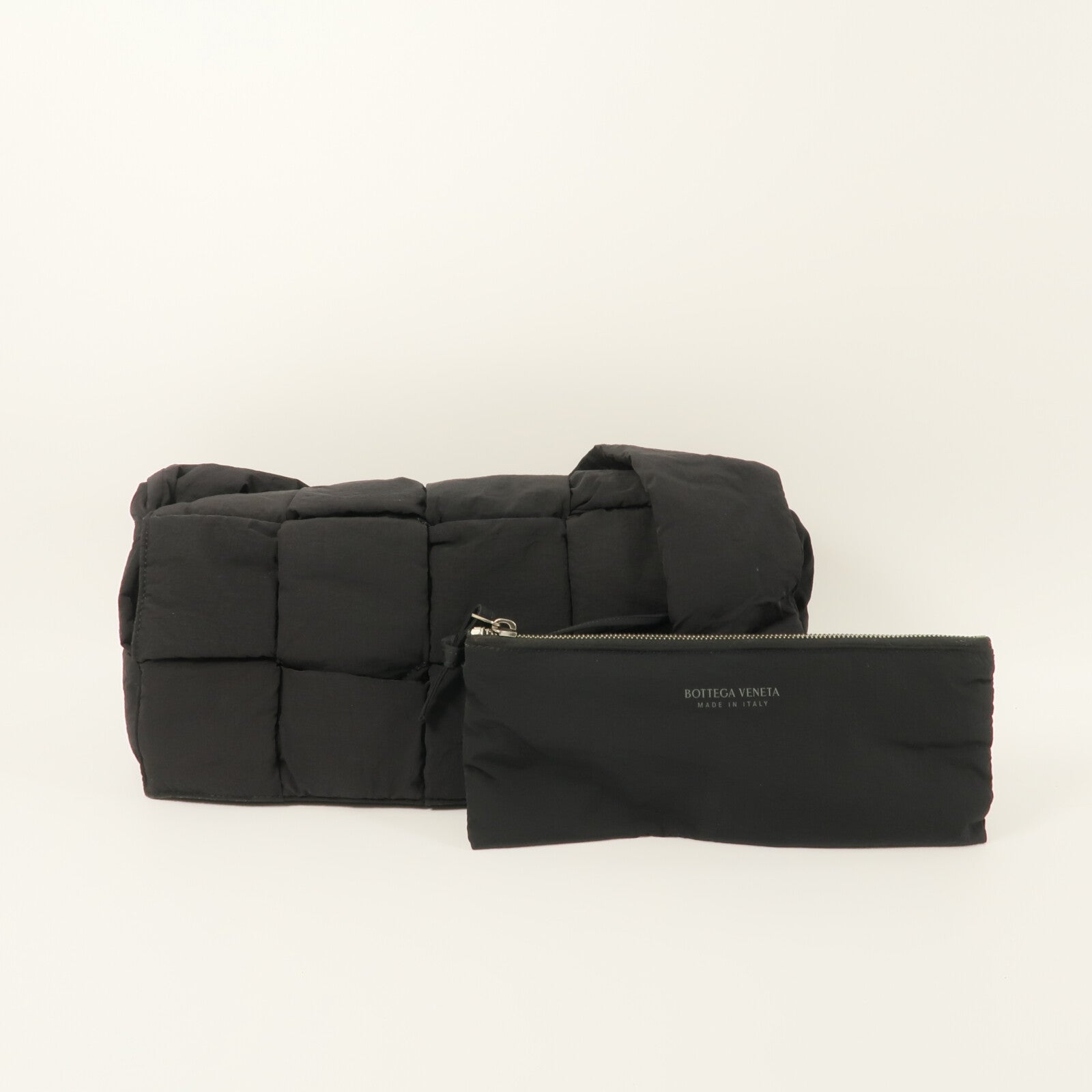 BOTTEGA VENETA 尼龍Cassette Messenger肩背袋