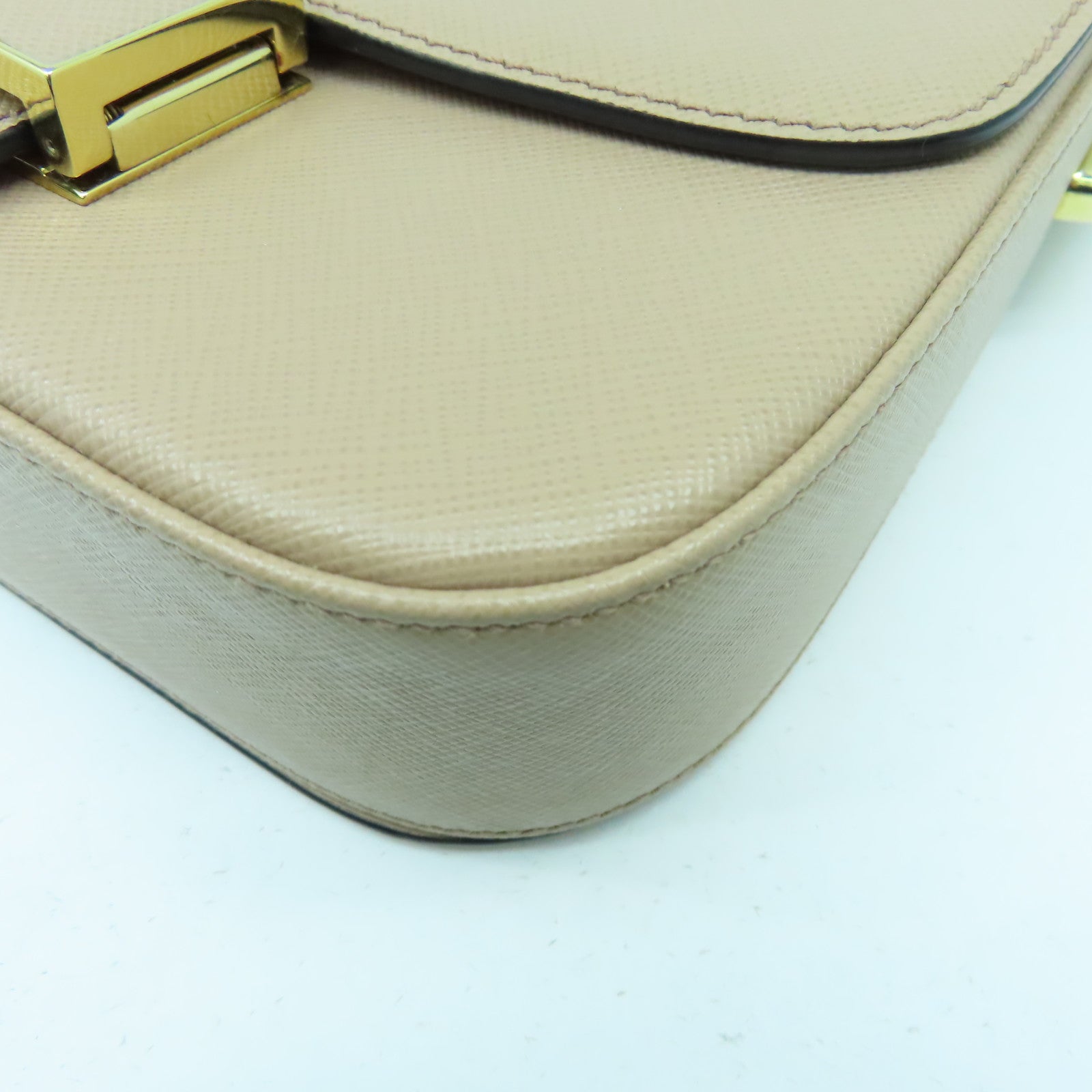 PRADA 【激減優惠】Saffiano皮革Shoulder Bag金扣肩背袋裸色