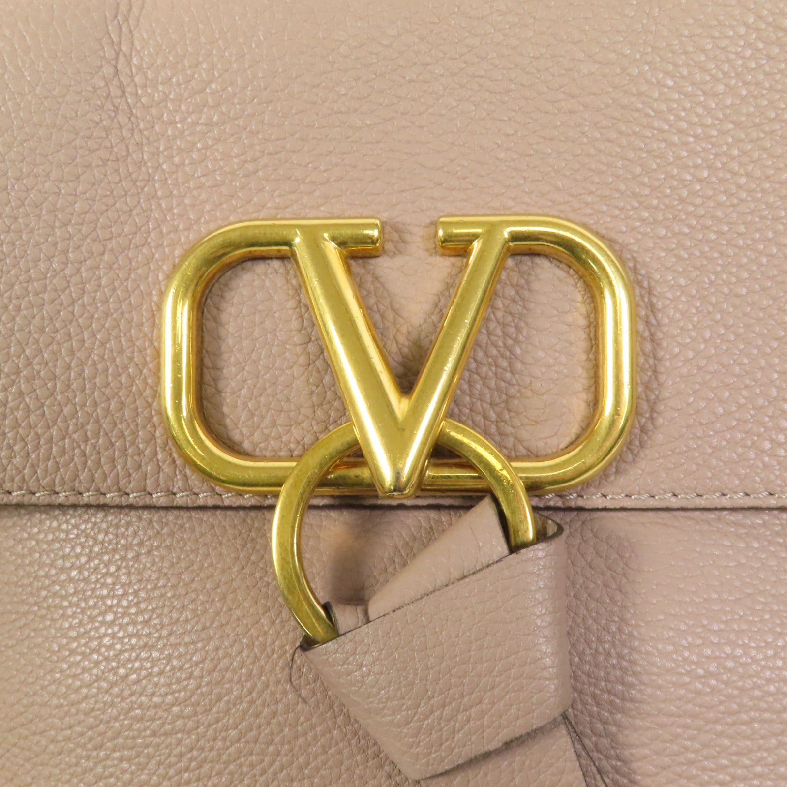 Valentino 牛皮皮革Vring金扣肩背袋