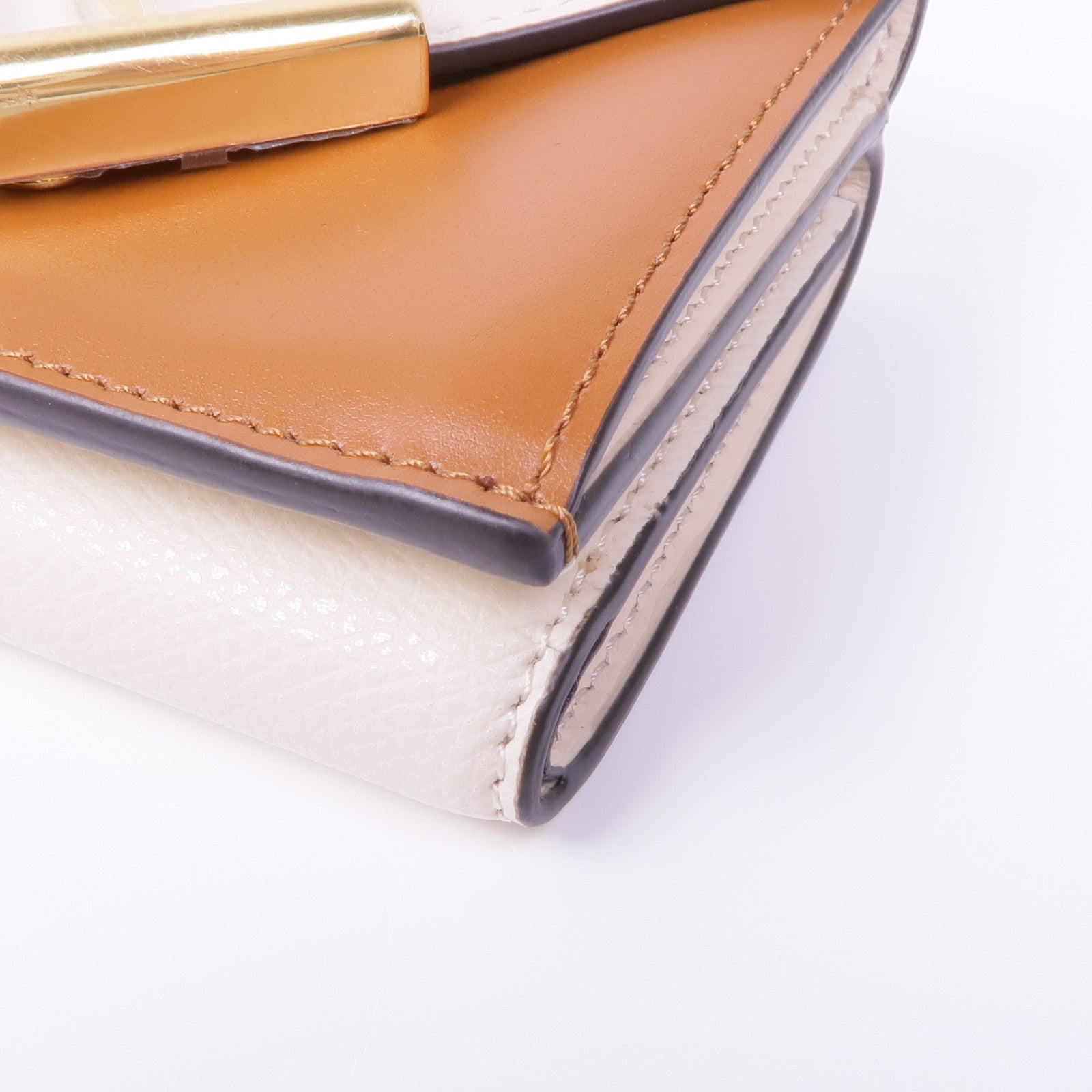 FENDI 牛皮皮革Tri-Fold Wallet金扣錢包