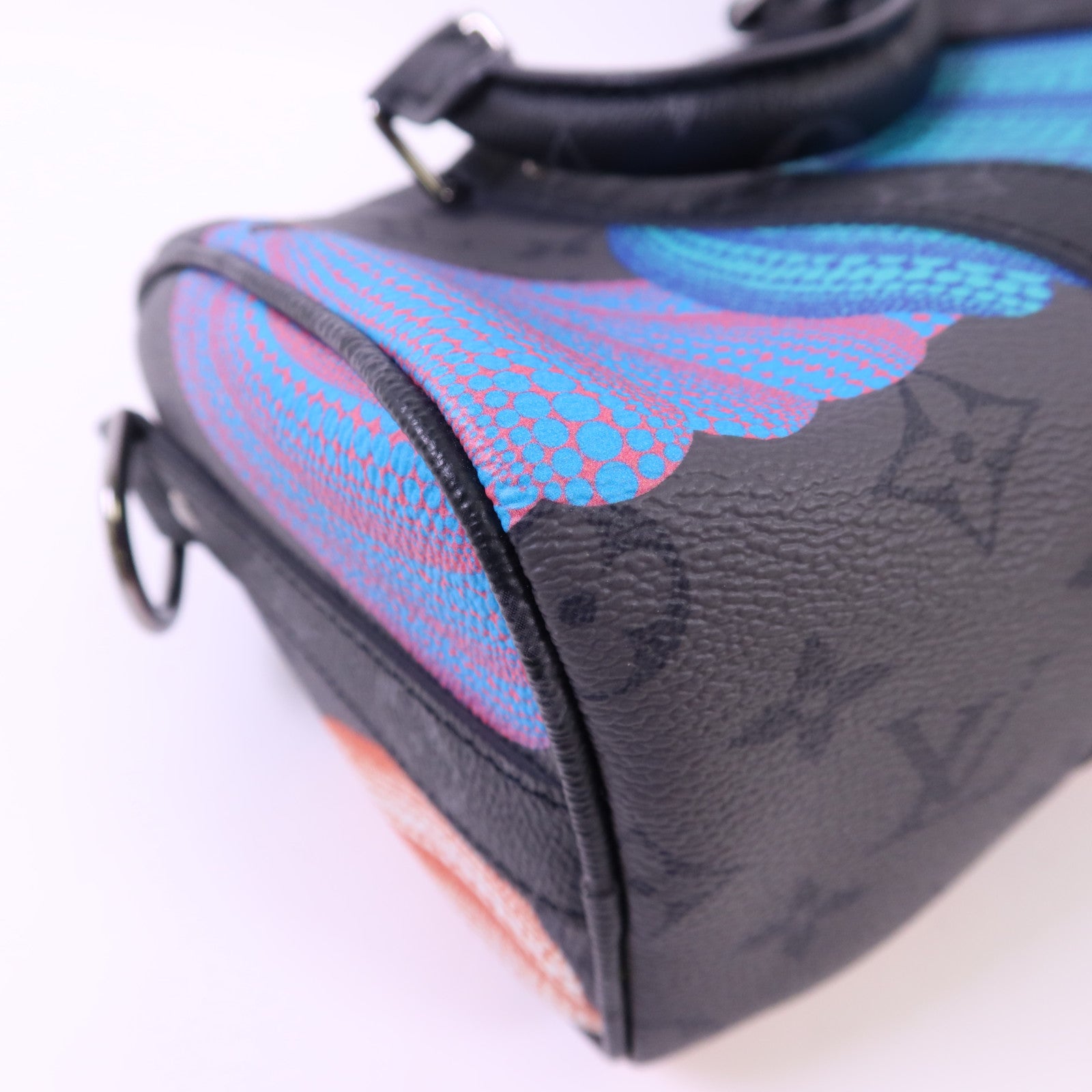LOUIS VUITTON Monogram Eclipse Reverse LV x YK Keepall 25銀扣手挽肩背兩用袋