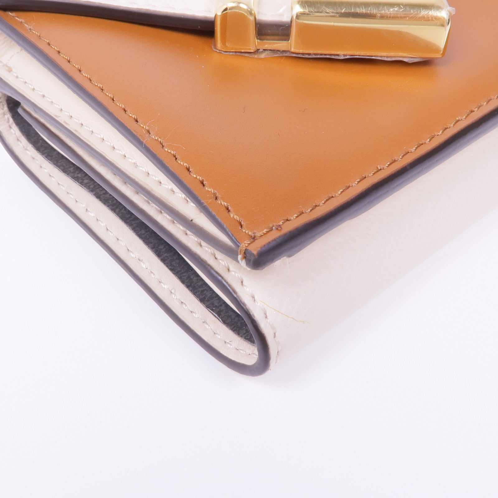 FENDI 牛皮皮革Tri-Fold Wallet金扣錢包