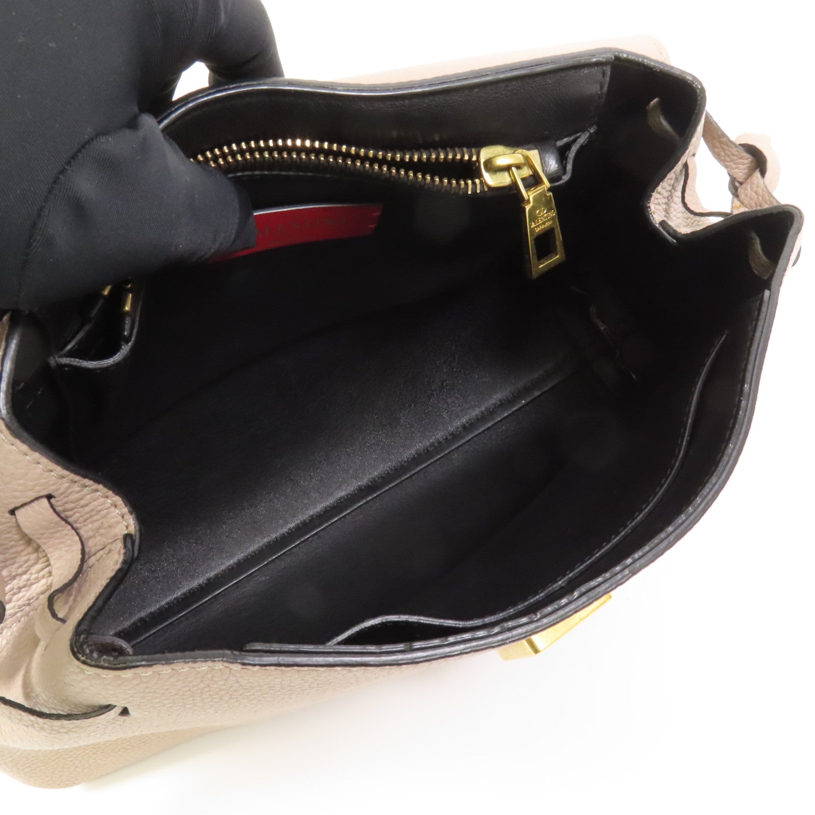 Valentino 牛皮皮革Vring金扣肩背袋