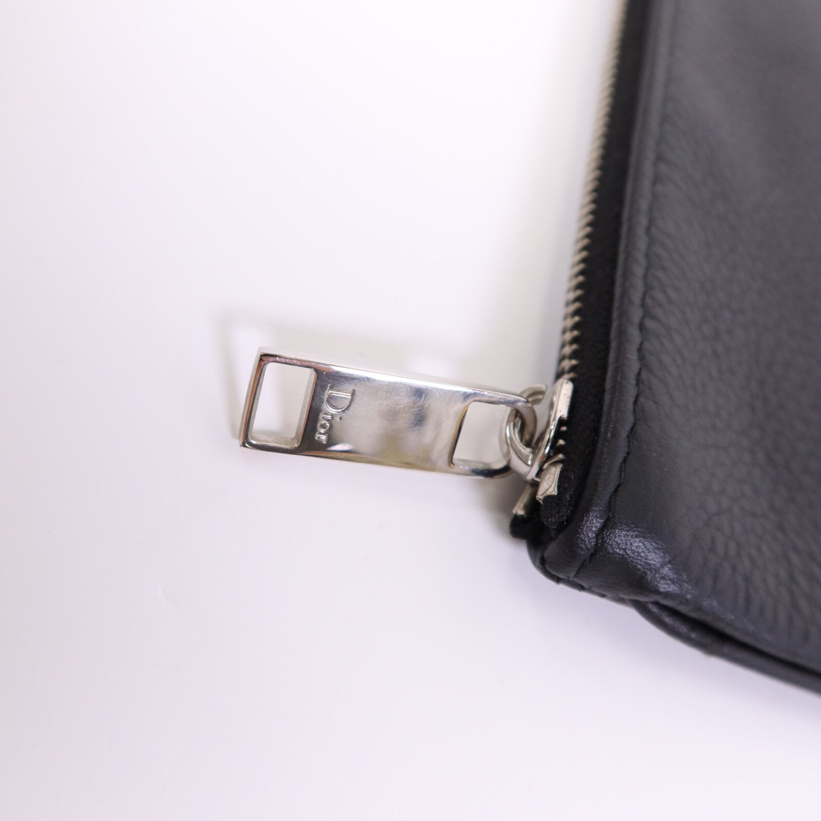 Dior 牛皮皮革Pouch銀扣手拿包