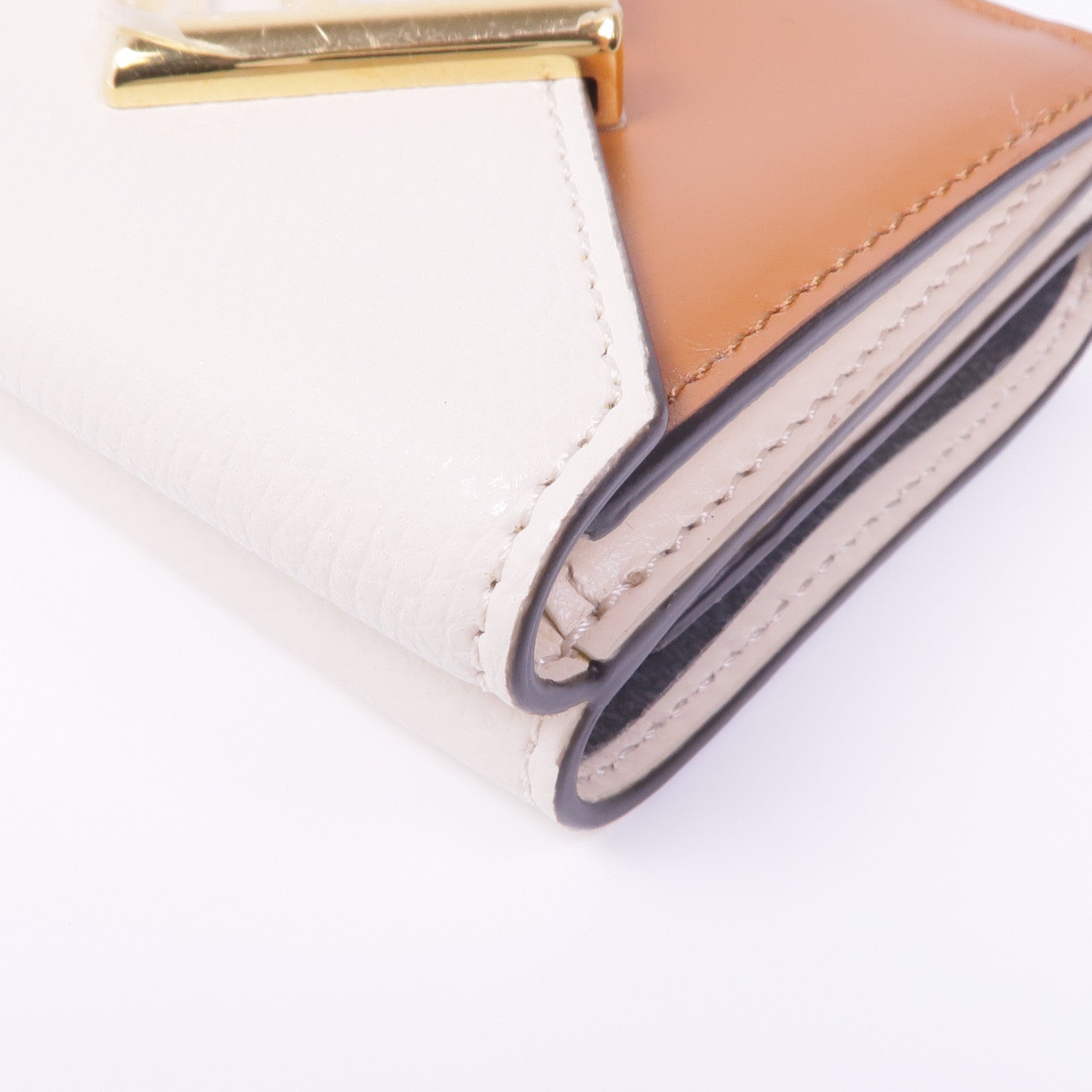 FENDI 牛皮皮革Tri-Fold Wallet金扣錢包