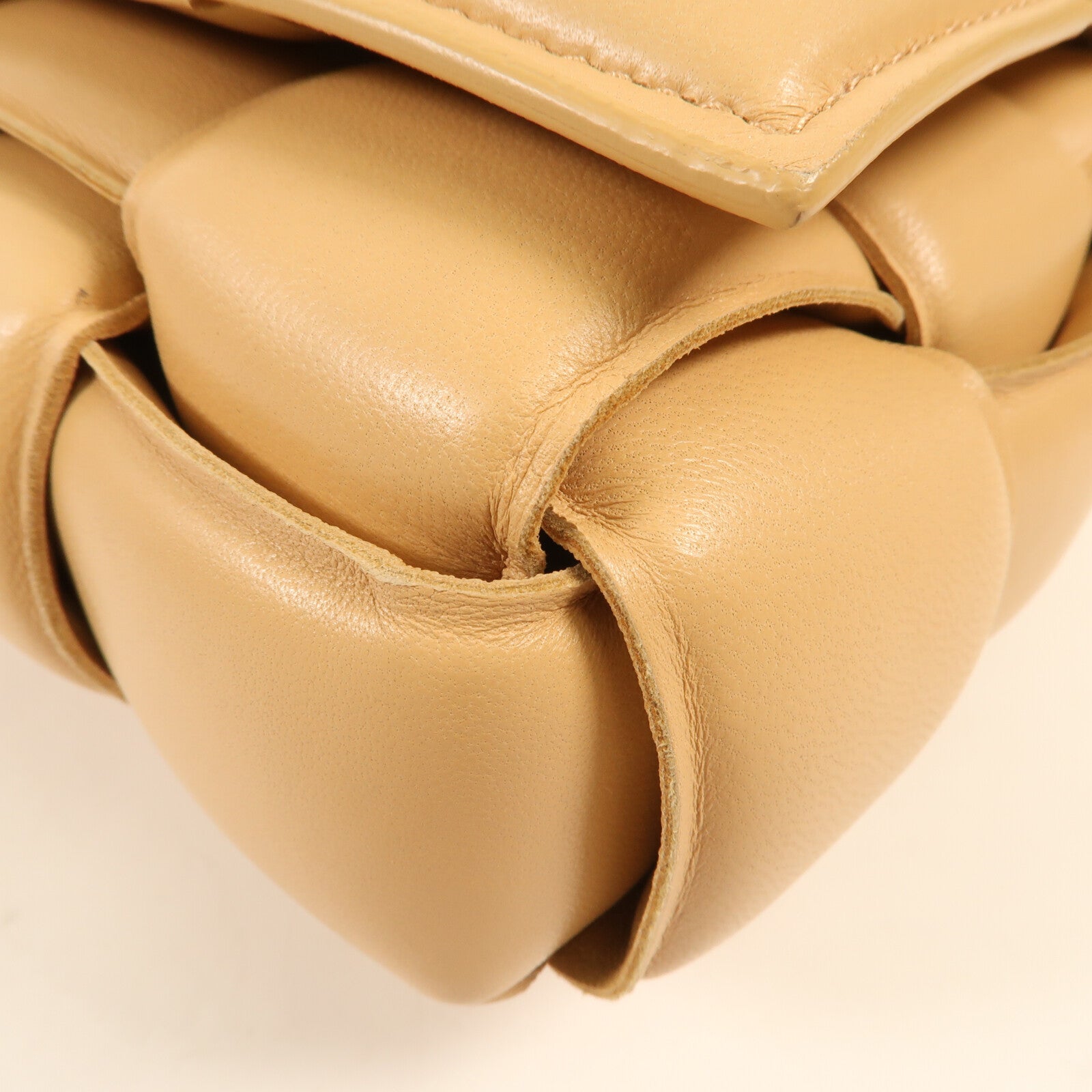 BOTTEGA VENETA 羊皮皮革Padded Cassette金扣肩背袋