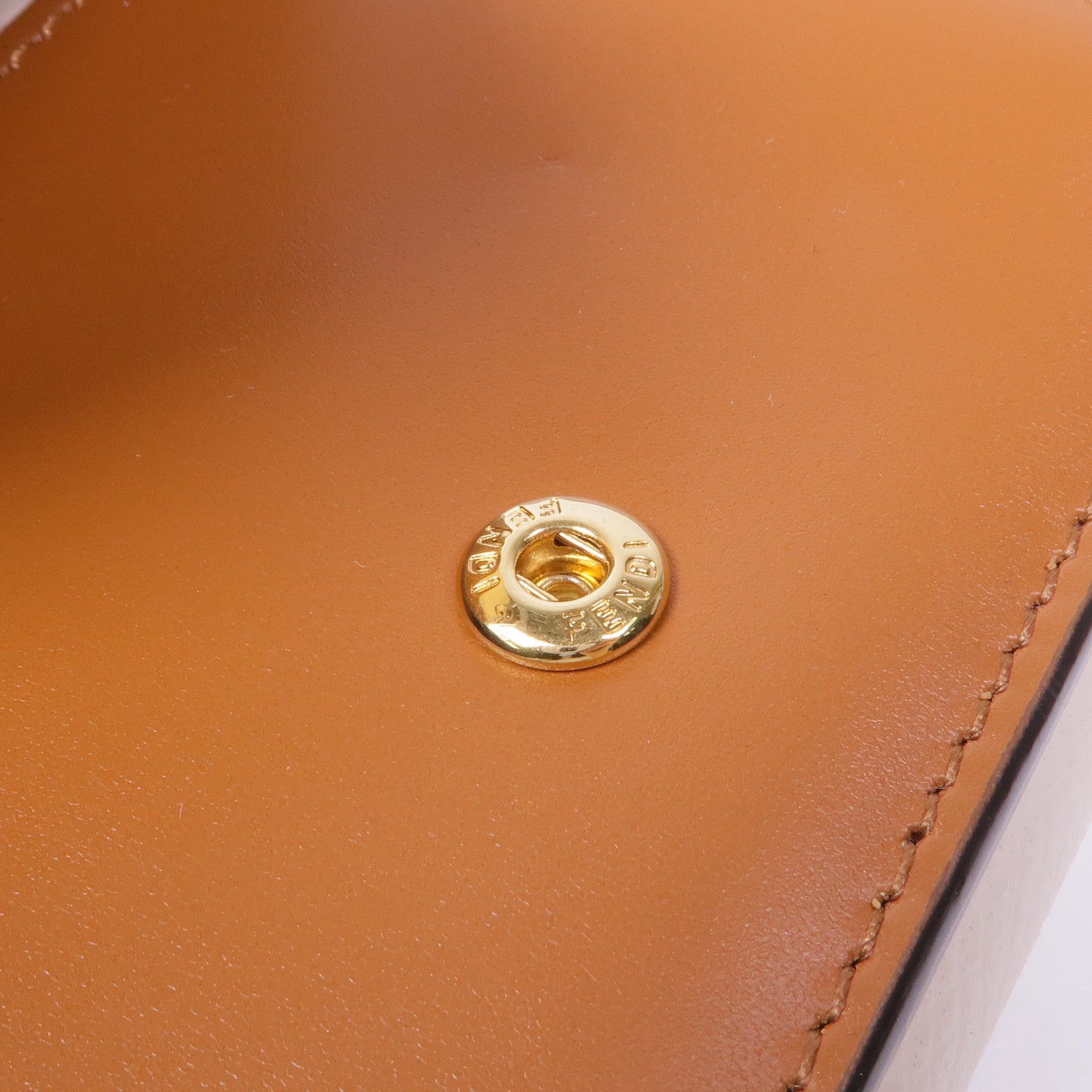 FENDI 牛皮皮革Tri-Fold Wallet金扣錢包