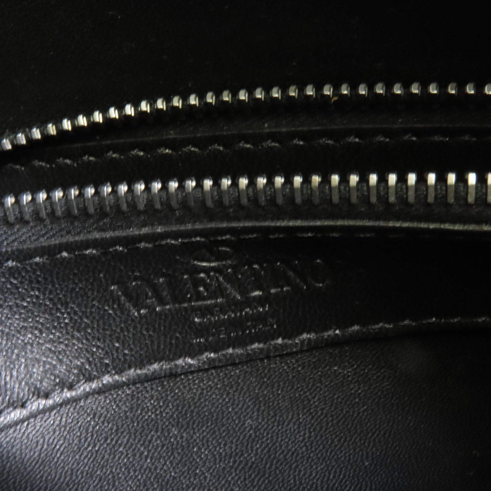 Valentino 牛皮皮革VLogo Shoulder Bag肩背袋