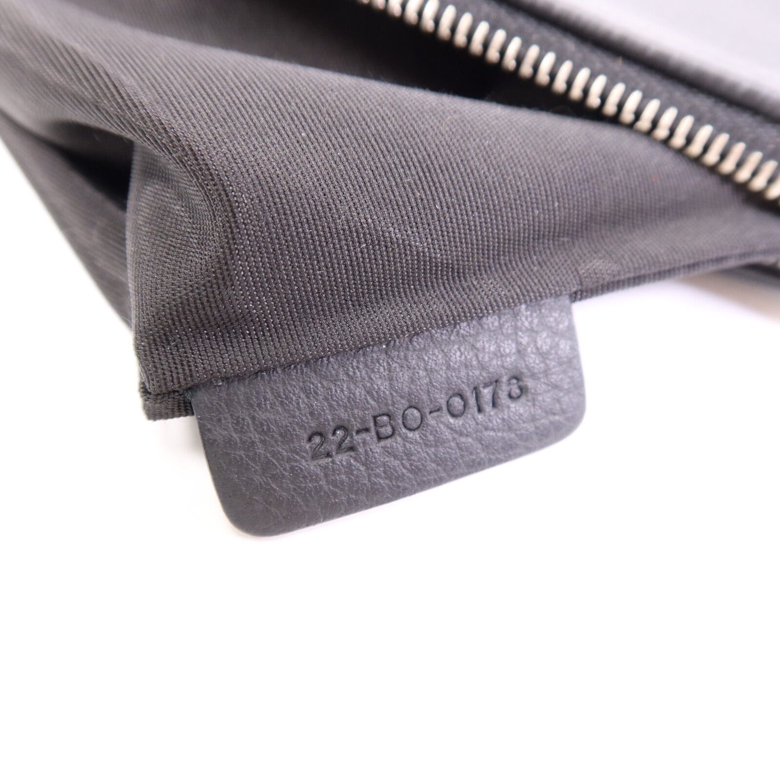 Dior 牛皮皮革Pouch銀扣手拿包