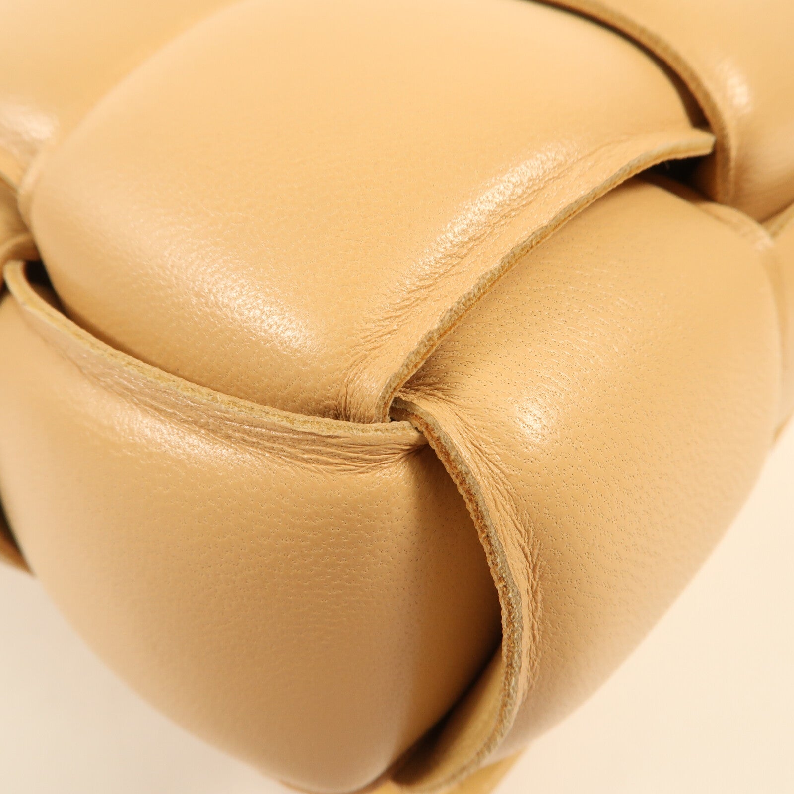 BOTTEGA VENETA 羊皮皮革Padded Cassette金扣肩背袋