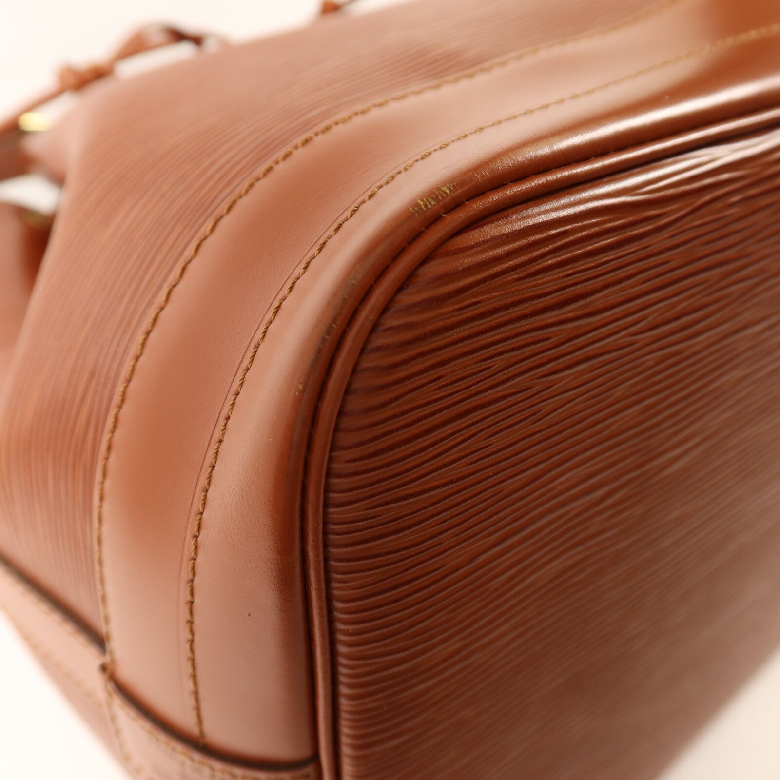 LOUIS VUITTON Epi Noe金扣肩背袋