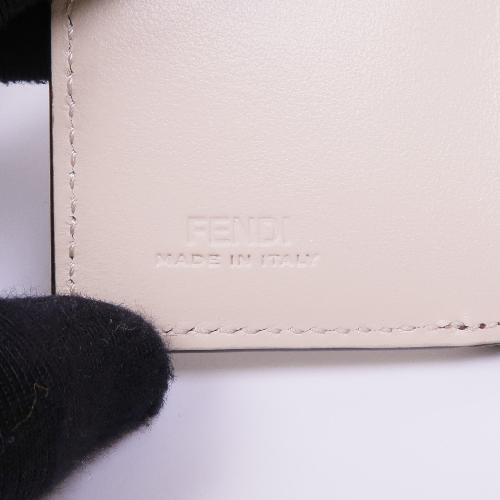 FENDI 牛皮皮革Tri-Fold Wallet金扣錢包