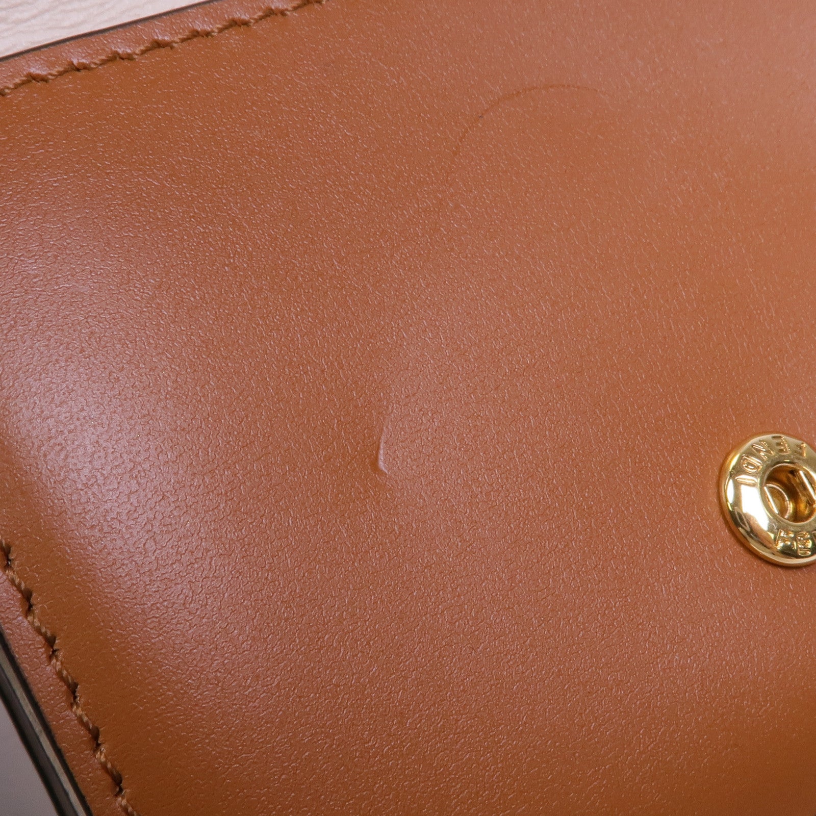 FENDI 牛皮皮革Tri-Fold Wallet金扣錢包