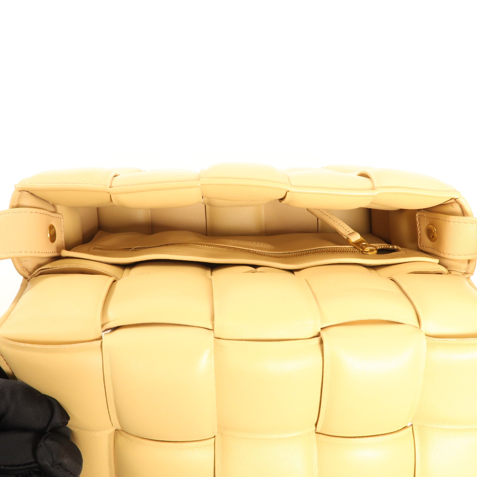 BOTTEGA VENETA 羊皮皮革Padded Cassette金扣肩背袋