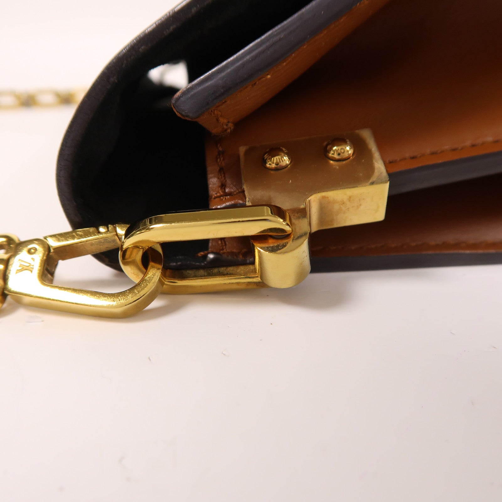 LOUIS VUITTON Monogram Reverse Dauphine MM金扣肩背袋