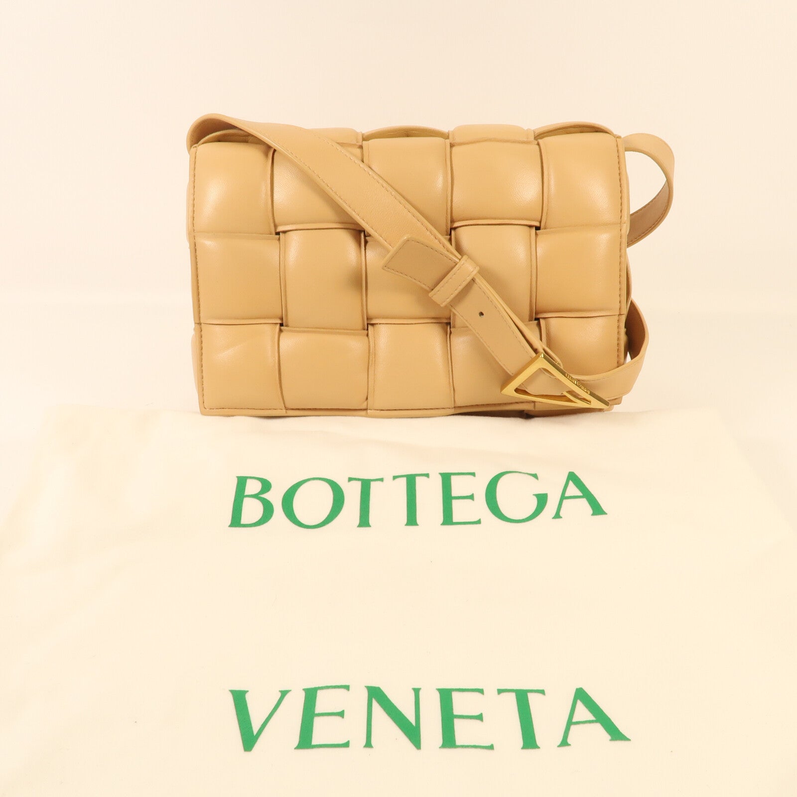 BOTTEGA VENETA 羊皮皮革Padded Cassette金扣肩背袋