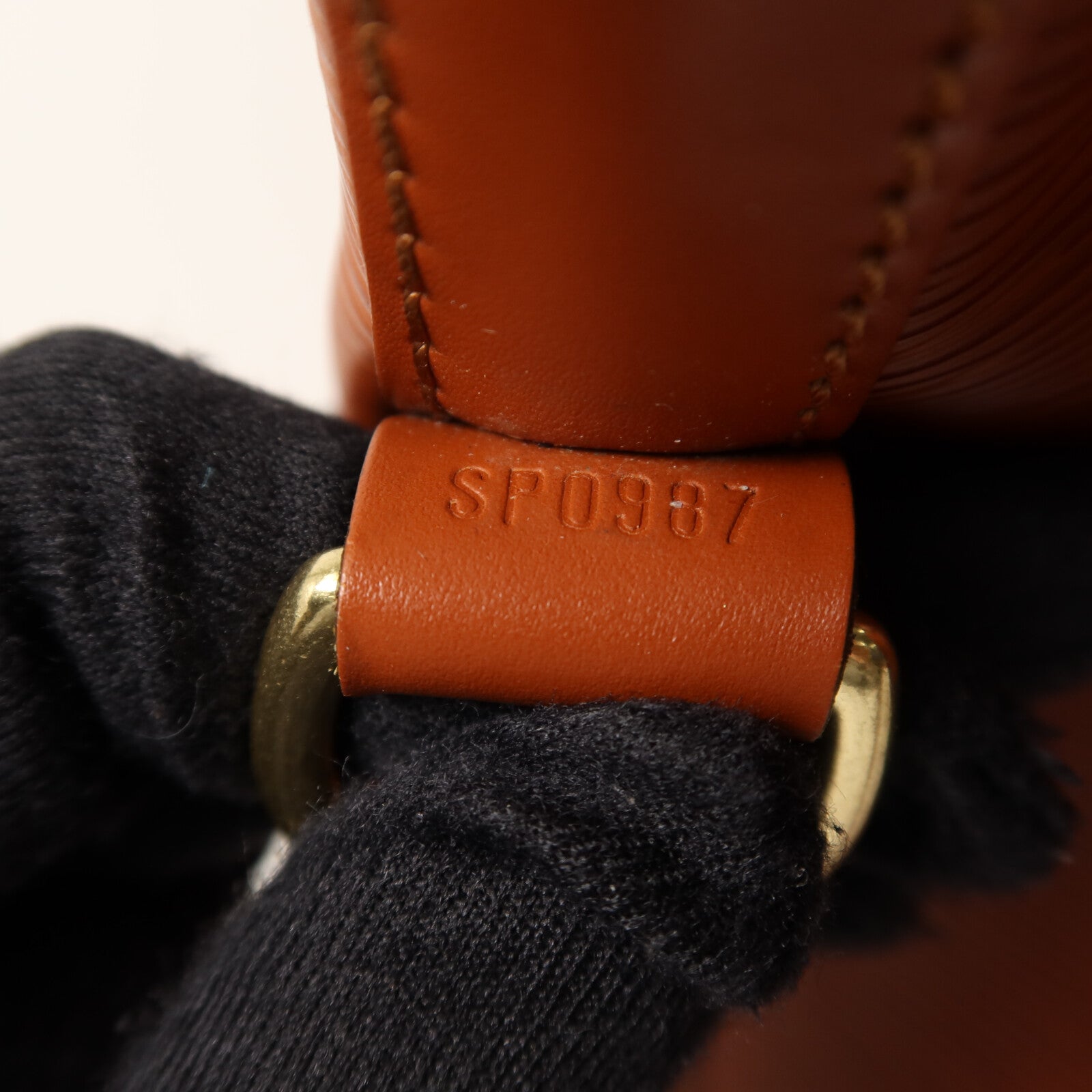 LOUIS VUITTON Epi Noe金扣肩背袋