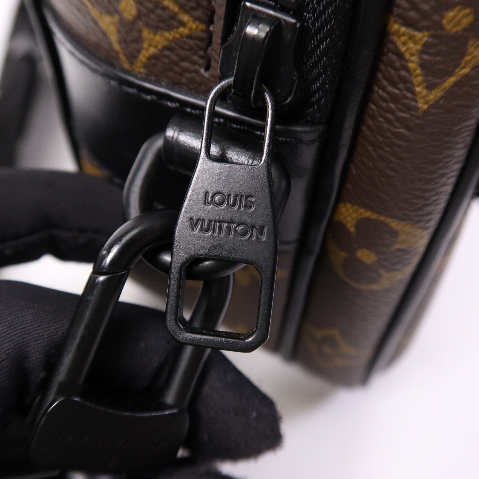 LOUIS VUITTON Monogram S Lock Messenger手挽肩背兩用袋
