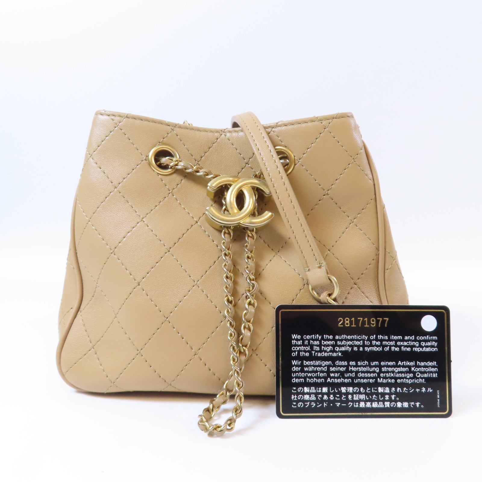CHANEL 菱格牛皮皮革Egyptian Amulet金扣鏈帶肩背袋米色