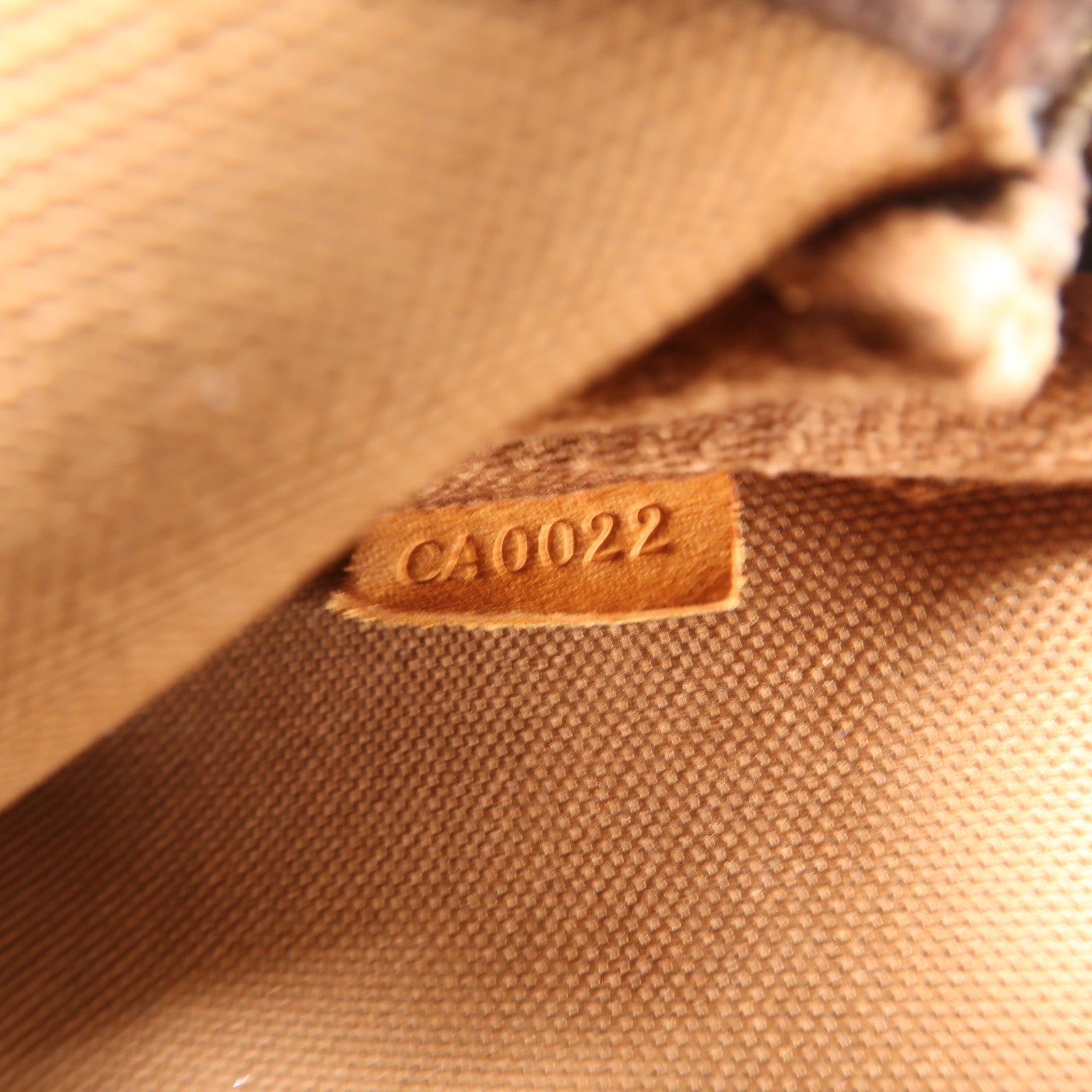 LOUIS VUITTON Monogram Pochette Accessoires金扣手挽袋棕色