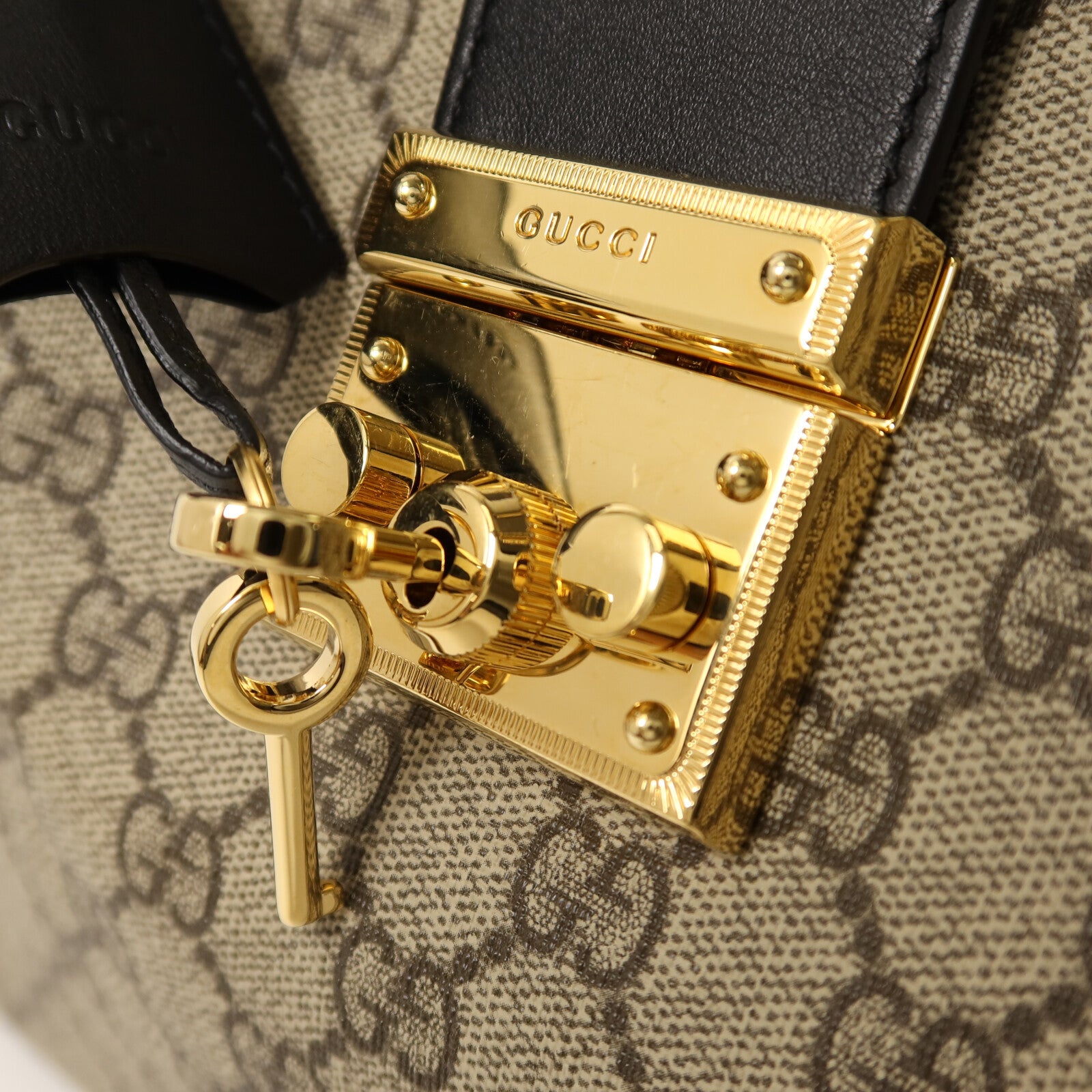 GUCCI 塗層帆布Padlock GG金扣鏈帶肩背袋