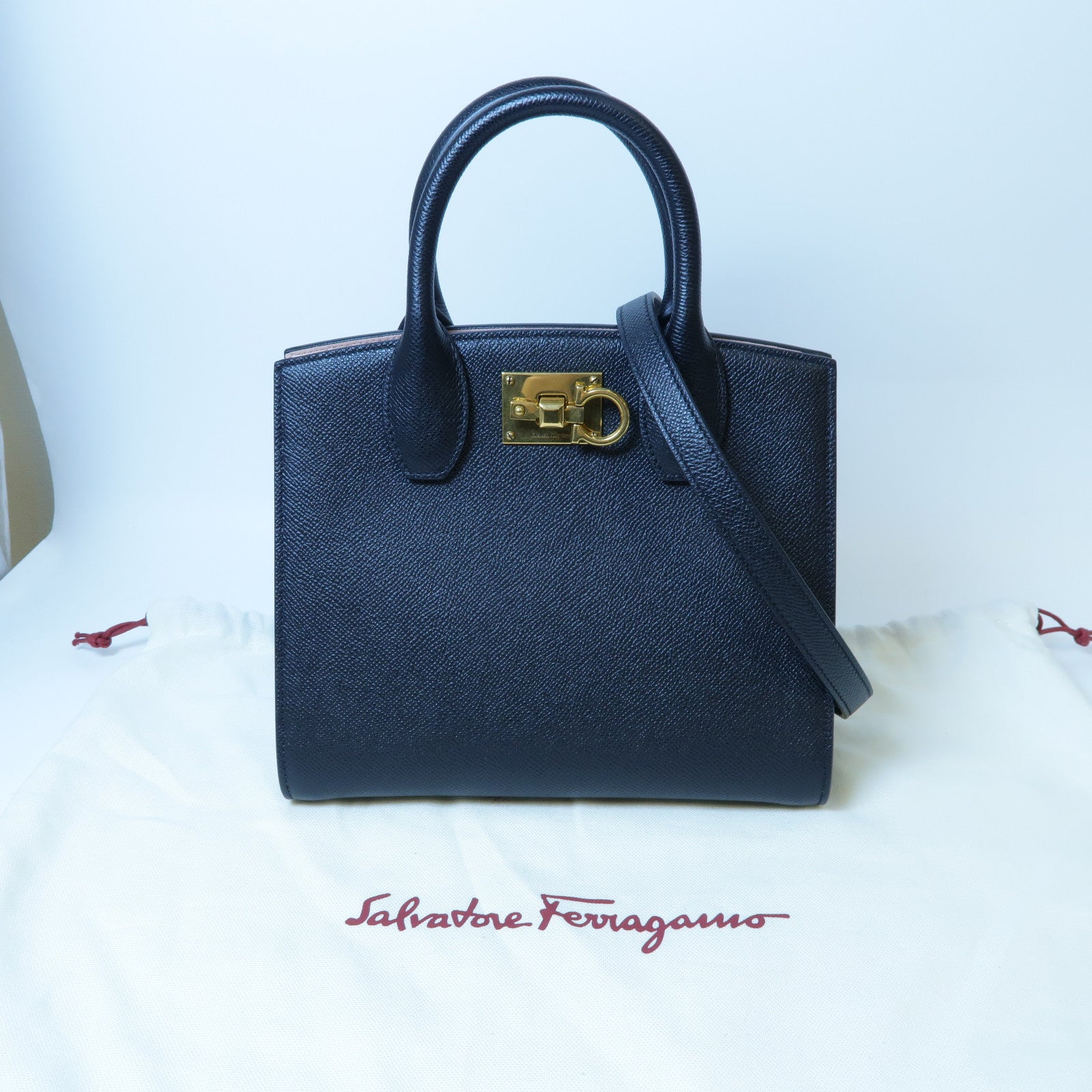 Salvatore Ferragamo 牛皮皮革Shoulder Bag金扣手挽肩背兩用袋黑色