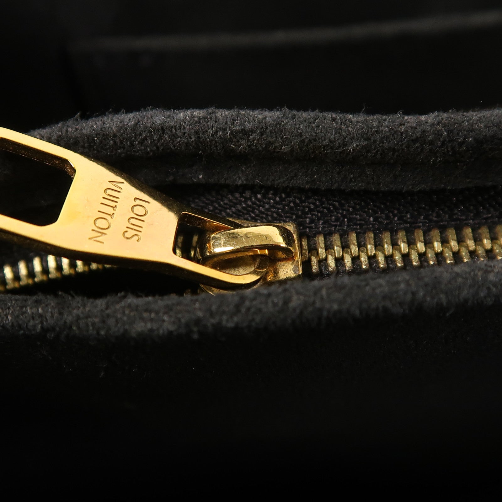 LOUIS VUITTON Monogram Reverse Dauphine MM金扣肩背袋