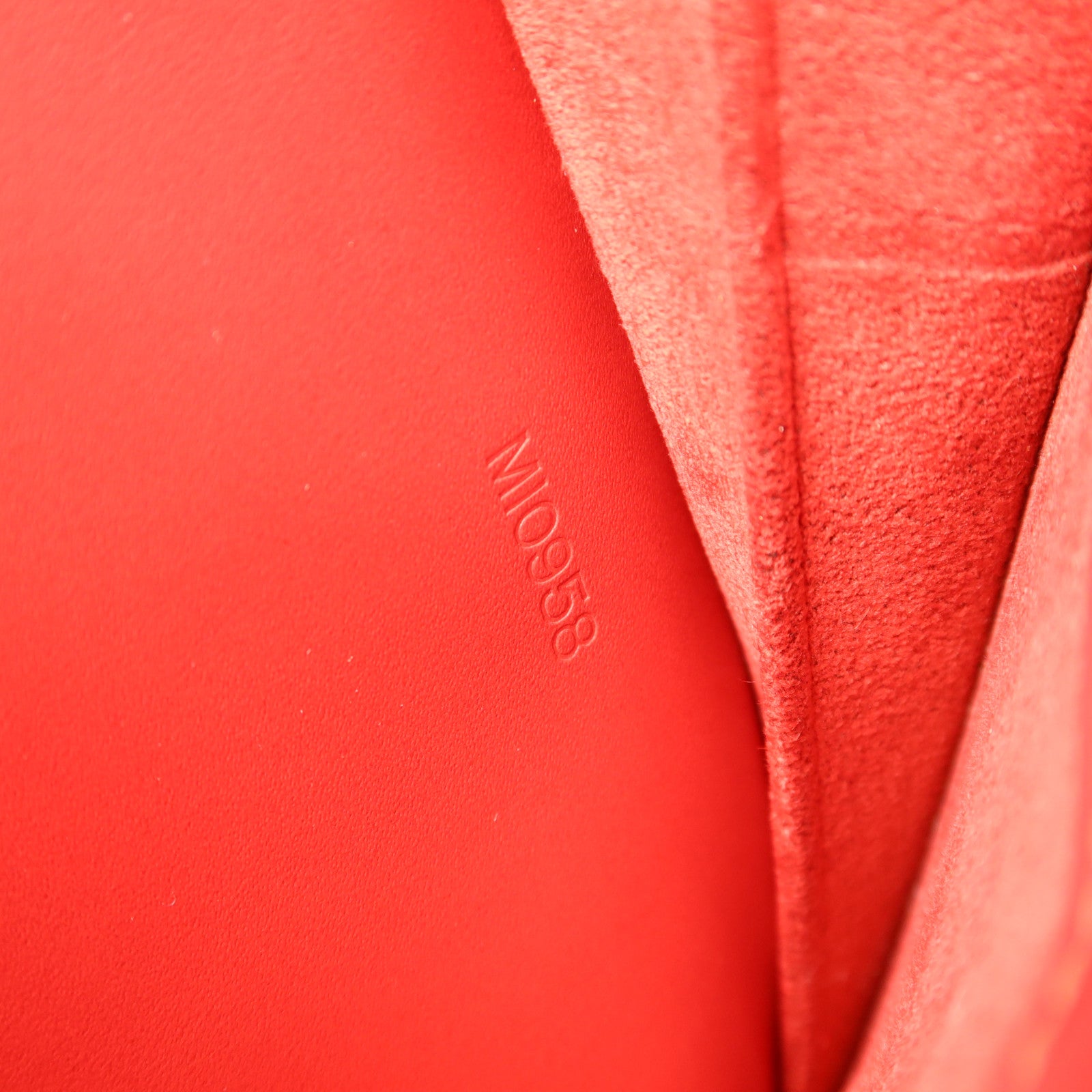 LOUIS VUITTON Epi Pont Neuf金扣手挽袋