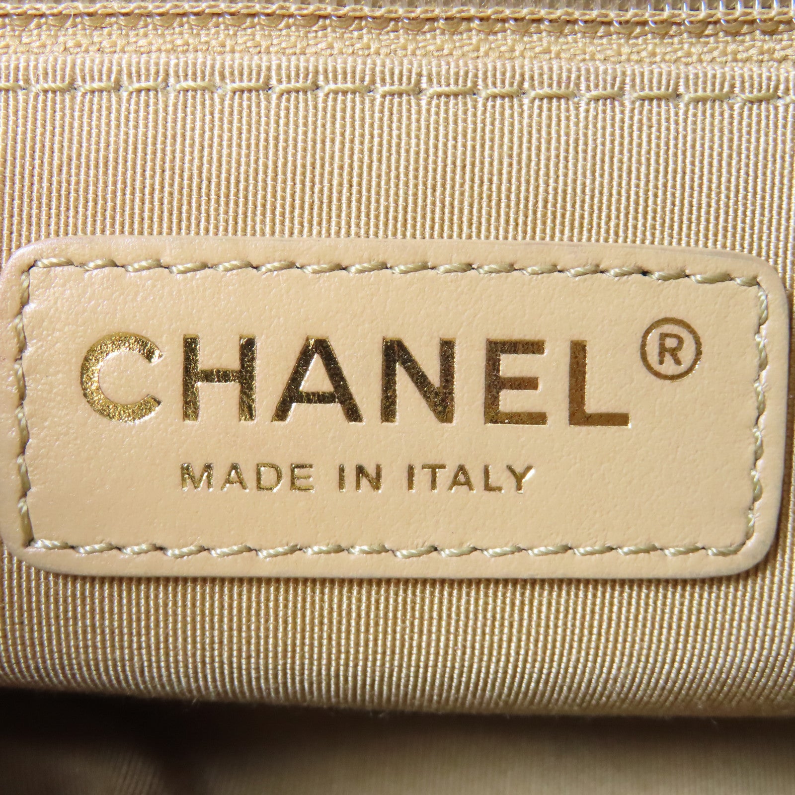 CHANEL 菱格牛皮皮革Egyptian Amulet金扣鏈帶肩背袋米色