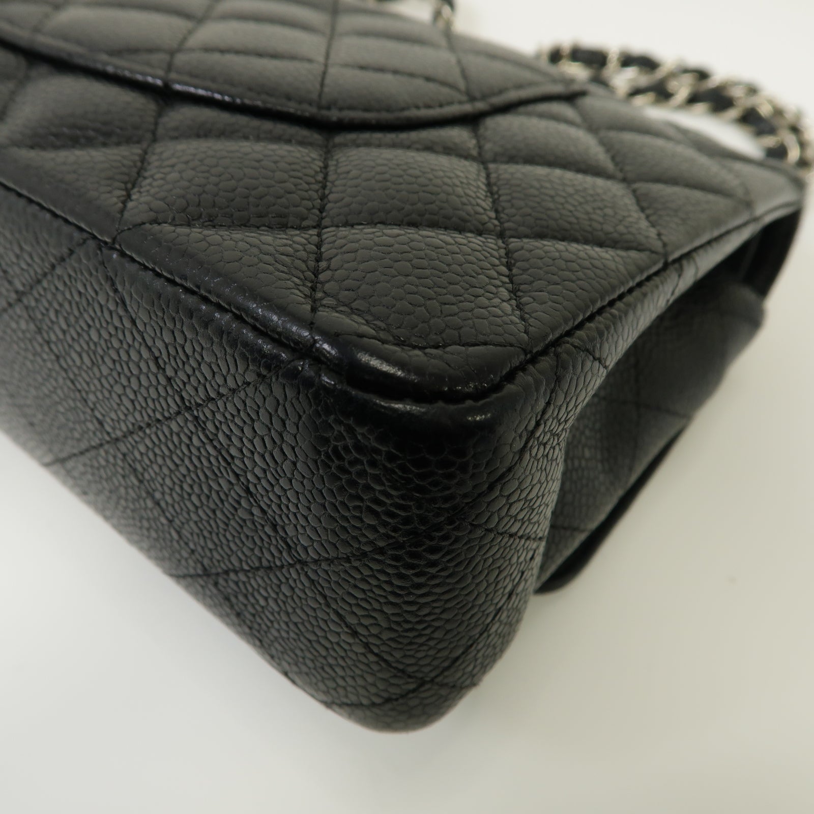 CHANEL 菱格Caviar皮革Classic 25銀扣鏈帶肩背袋黒色