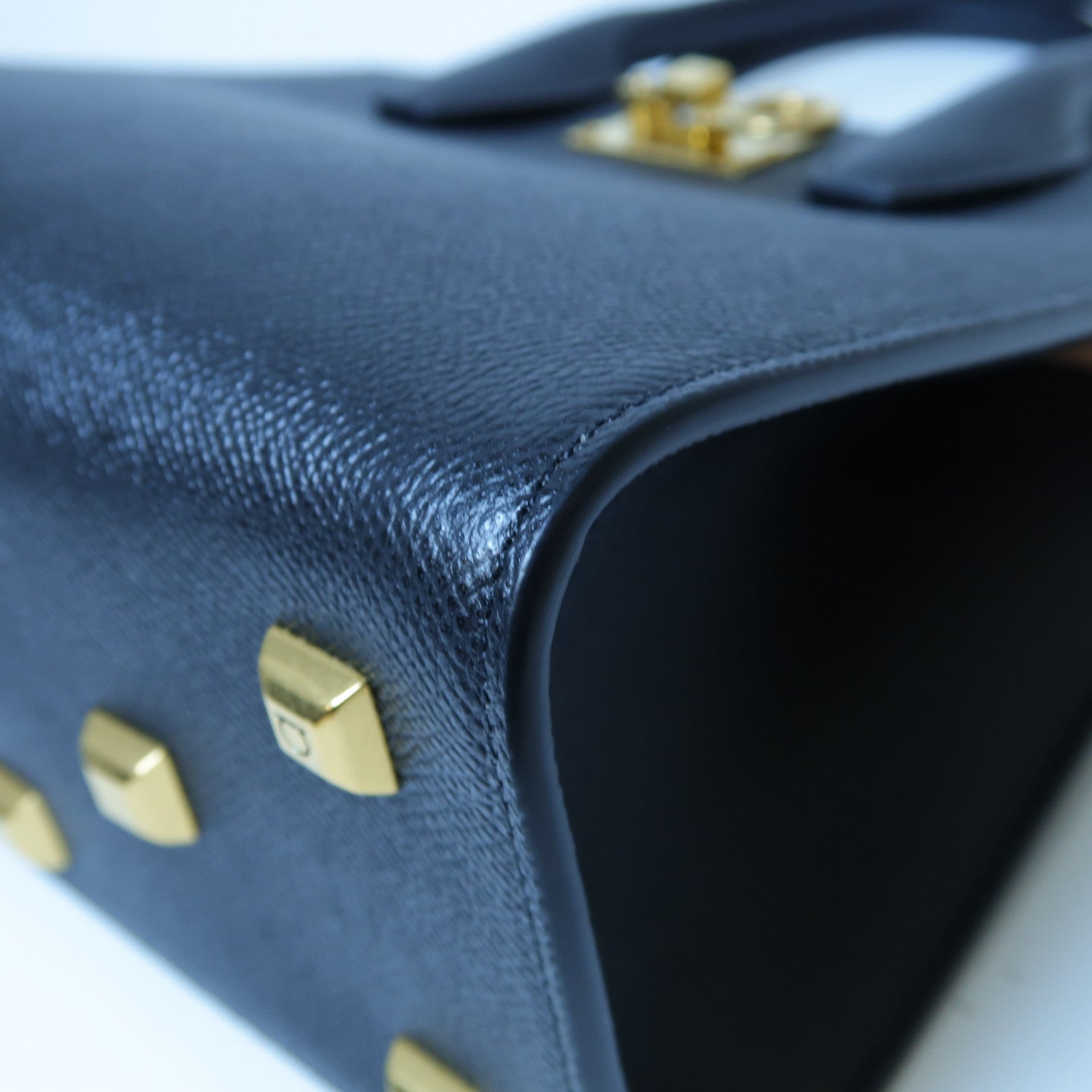 Salvatore Ferragamo 牛皮皮革Shoulder Bag金扣手挽肩背兩用袋黑色
