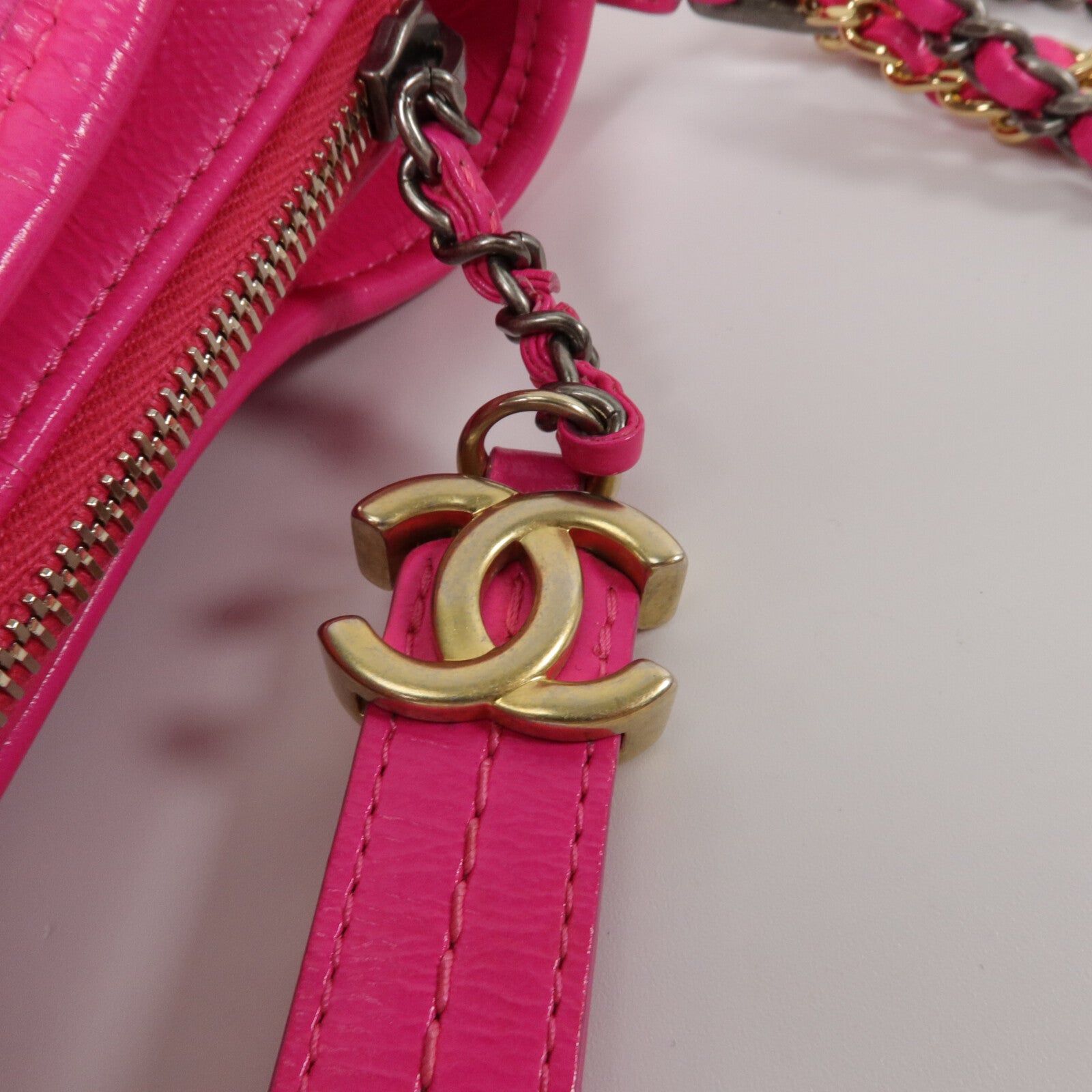 CHANEL 牛皮皮革Gabrielle Small鏈帶肩背袋