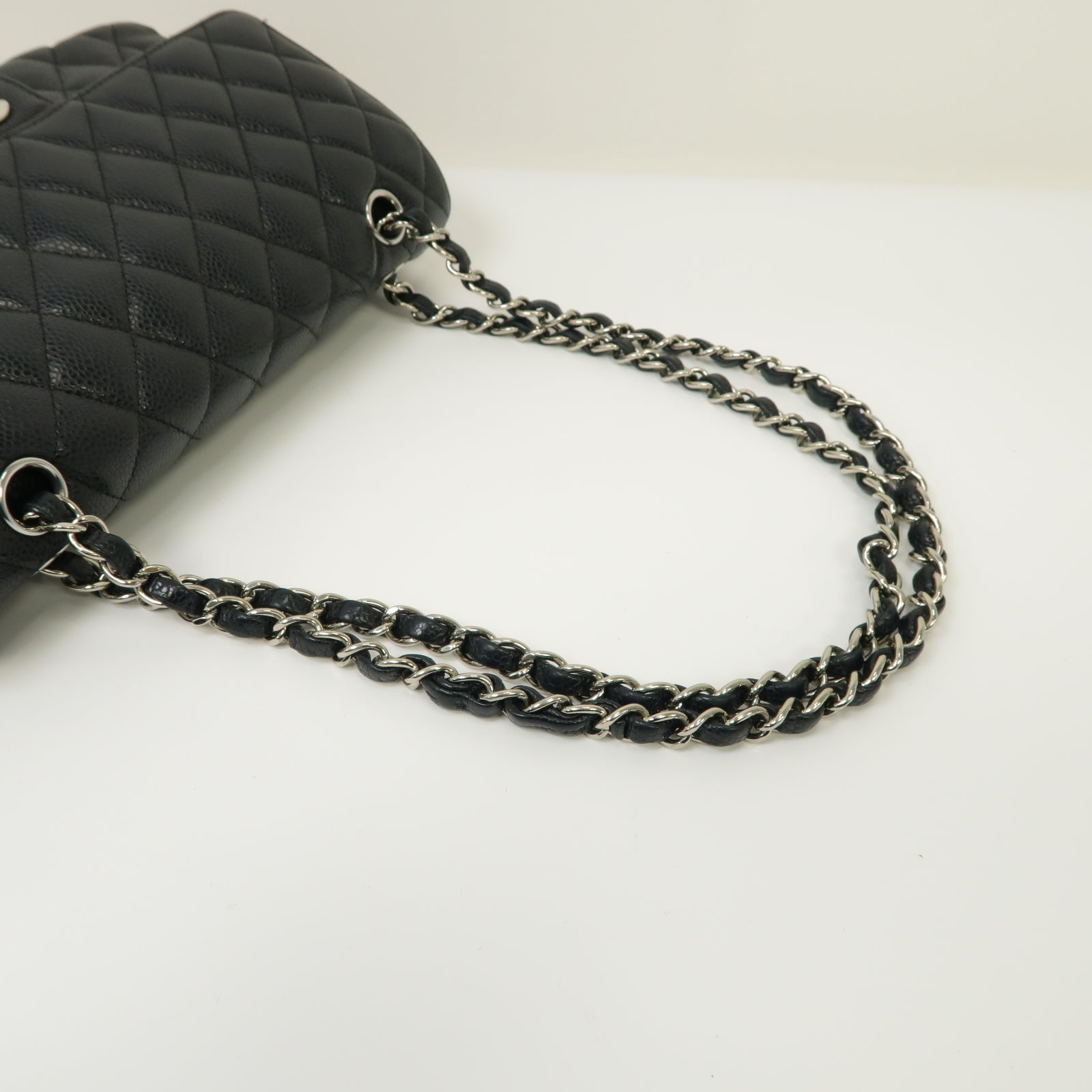CHANEL 菱格Caviar皮革Classic 25銀扣鏈帶肩背袋黒色