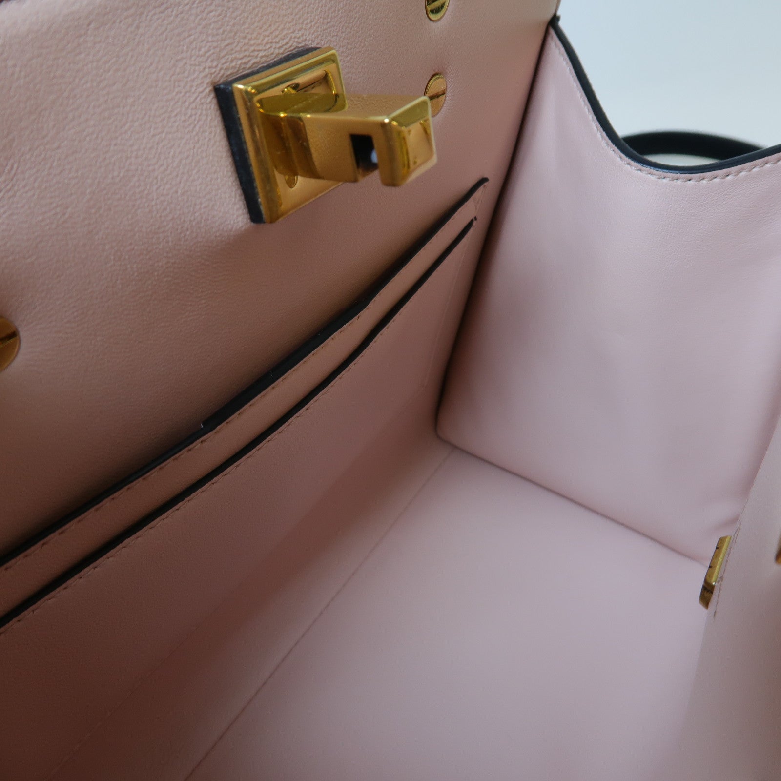Salvatore Ferragamo 牛皮皮革Shoulder Bag金扣手挽肩背兩用袋黑色